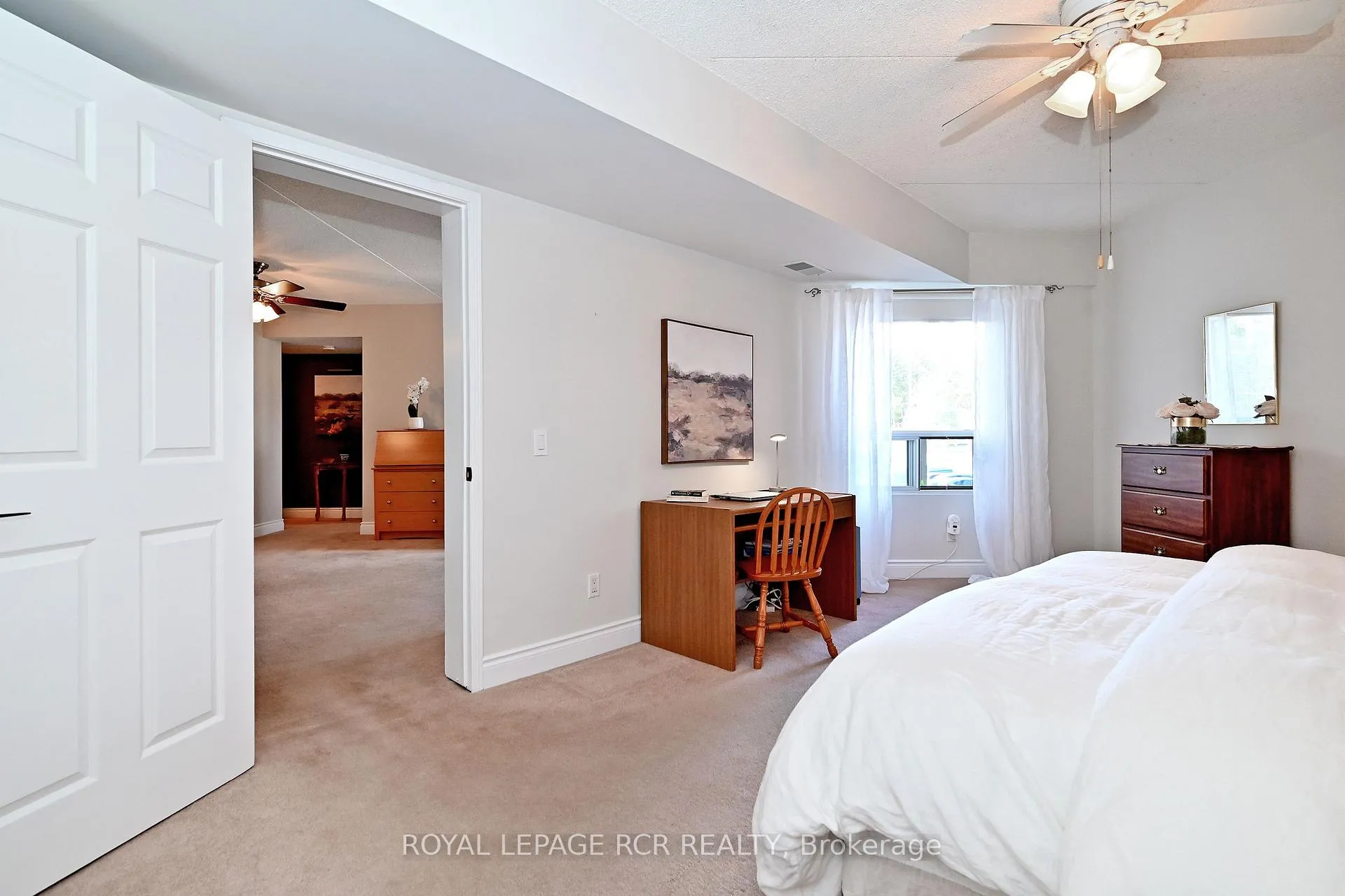 Photo 8 of Unit 212, 160 Wellington Street E, Aurora, Aurora Village — HOMEH