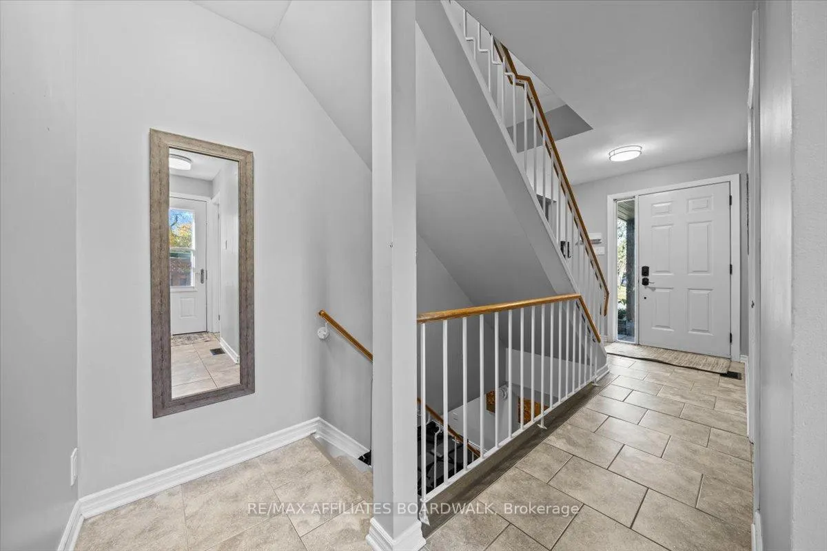 Photo 5 of 42 Haywood Crescent, Ottawa, Kanata - Katimavik — HOMEH