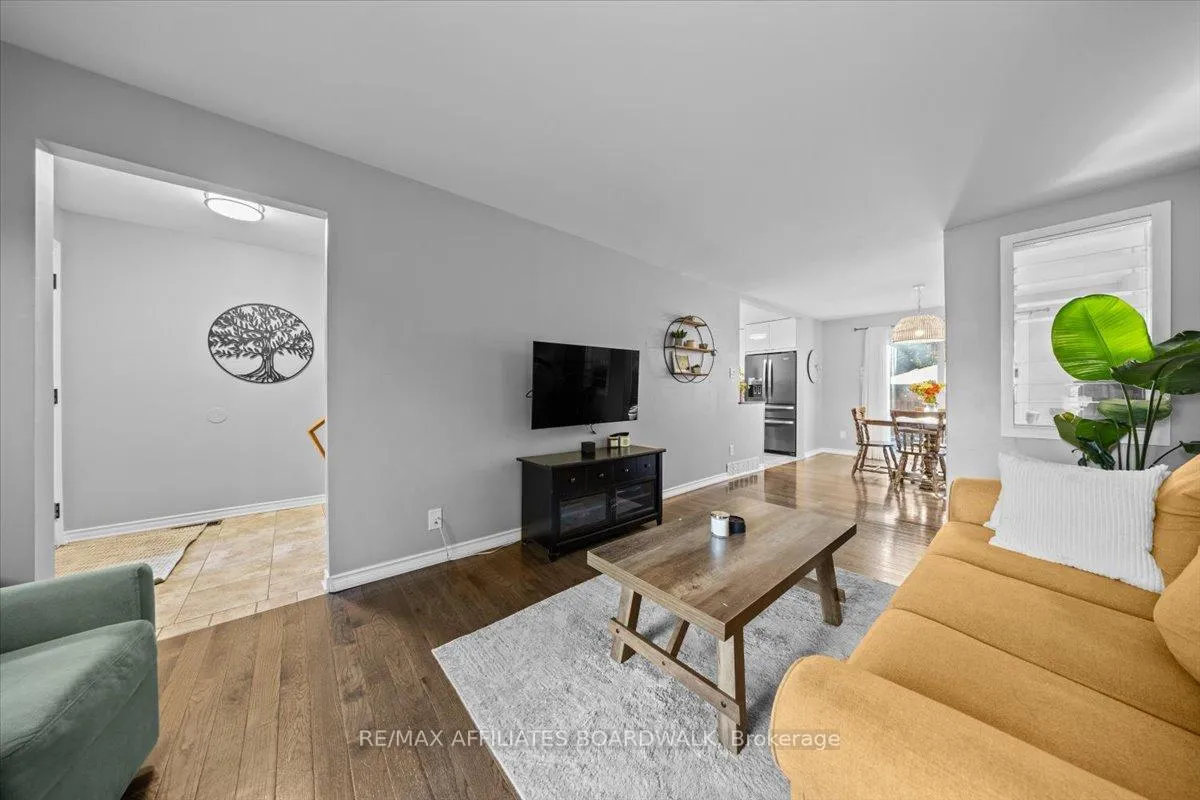 Photo 9 of 42 Haywood Crescent, Ottawa, Kanata - Katimavik — HOMEH