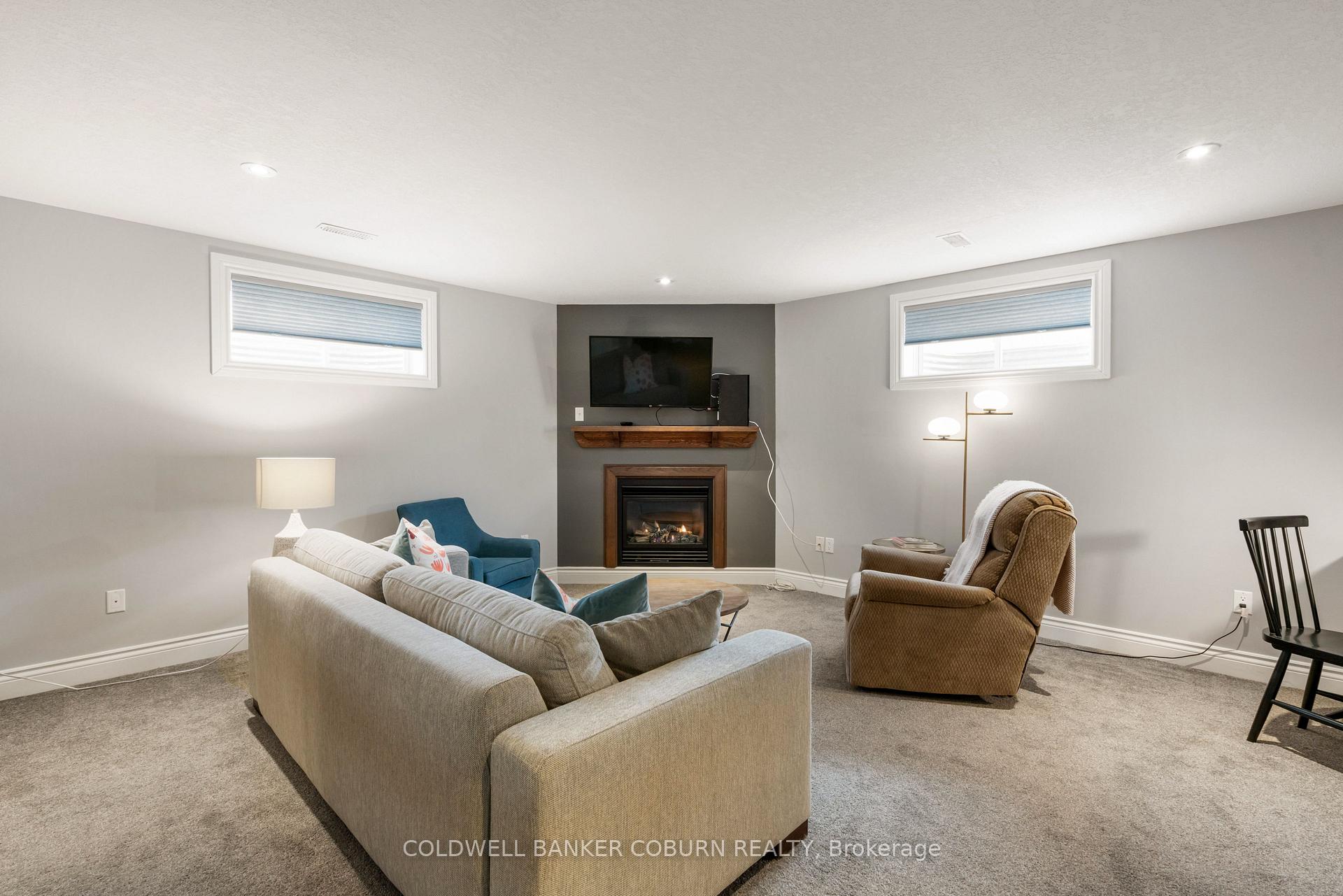 Photo 2 of 37 Code Crescent, Smiths Falls — HOMEH