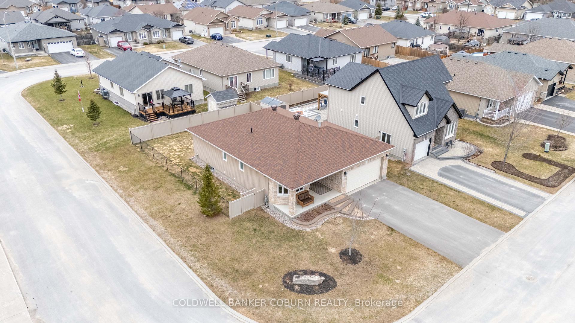 Photo 4 of 37 Code Crescent, Smiths Falls — HOMEH