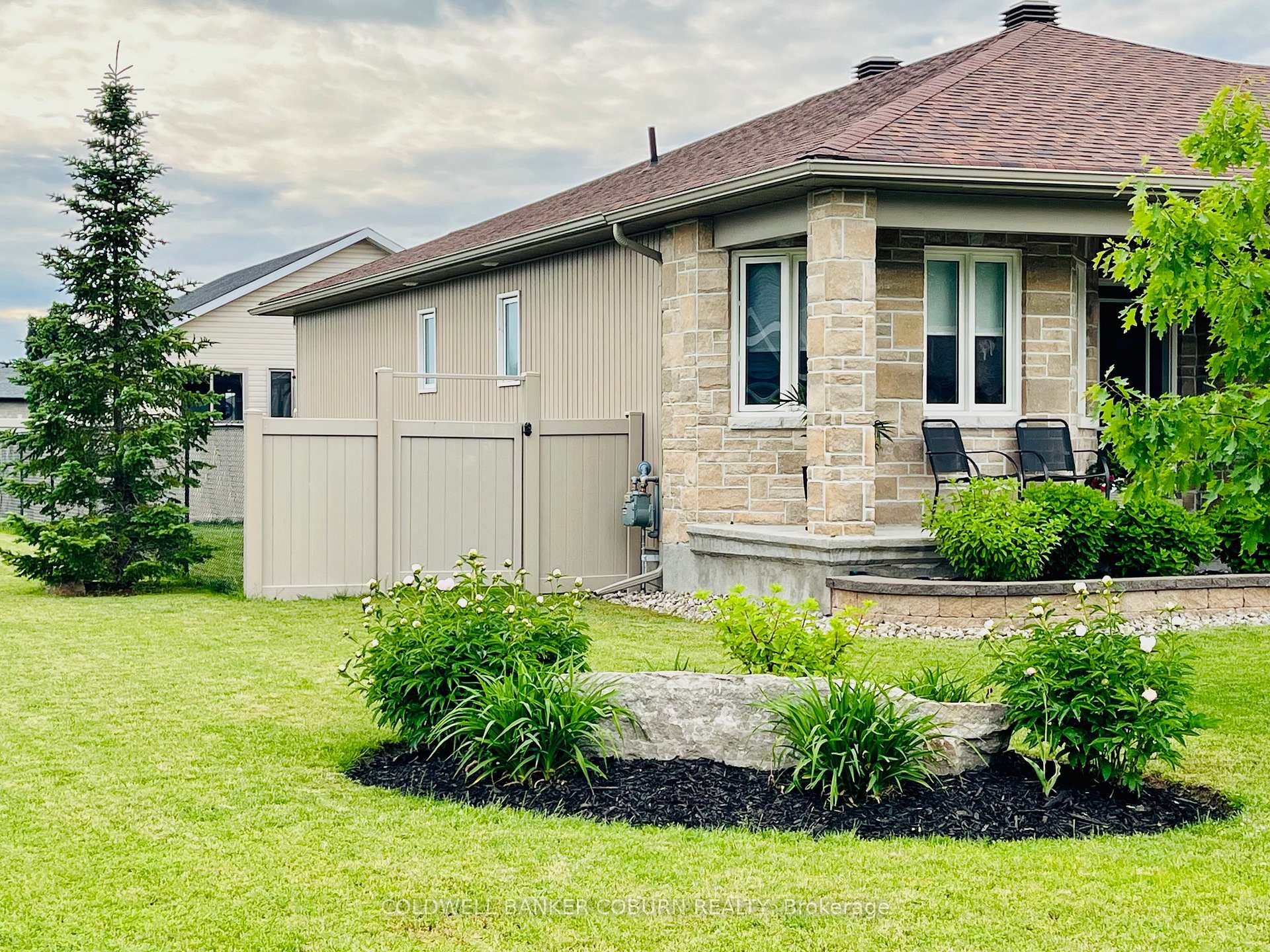 Photo 9 of 37 Code Crescent, Smiths Falls — HOMEH
