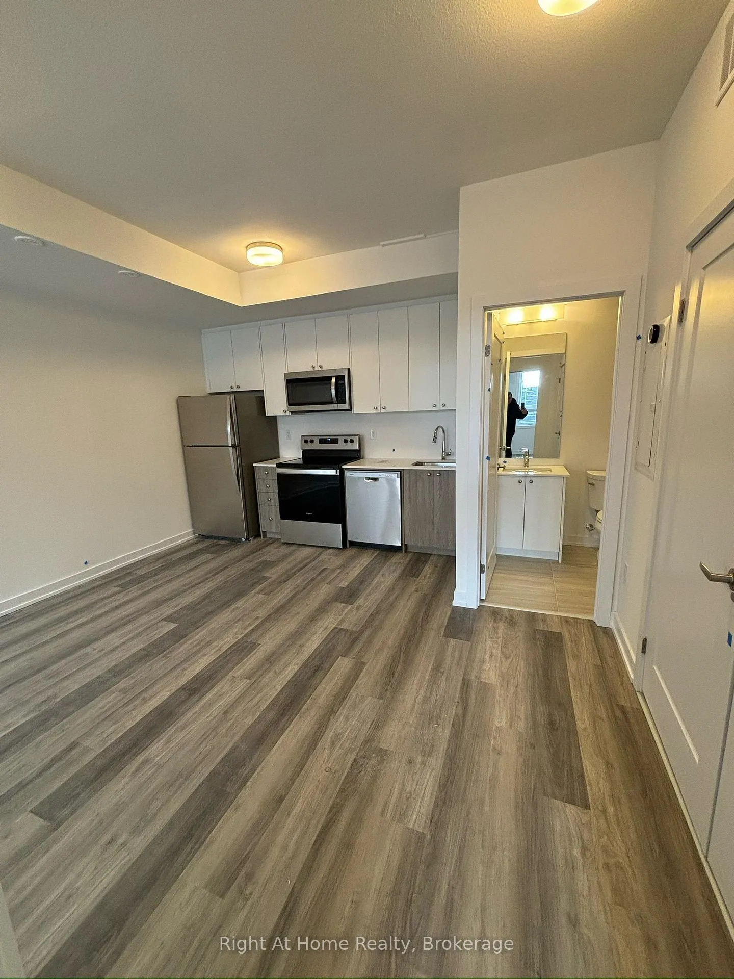 Photo 3 of Unit M17, 40 Palace Street, Kitchener — HOMEH