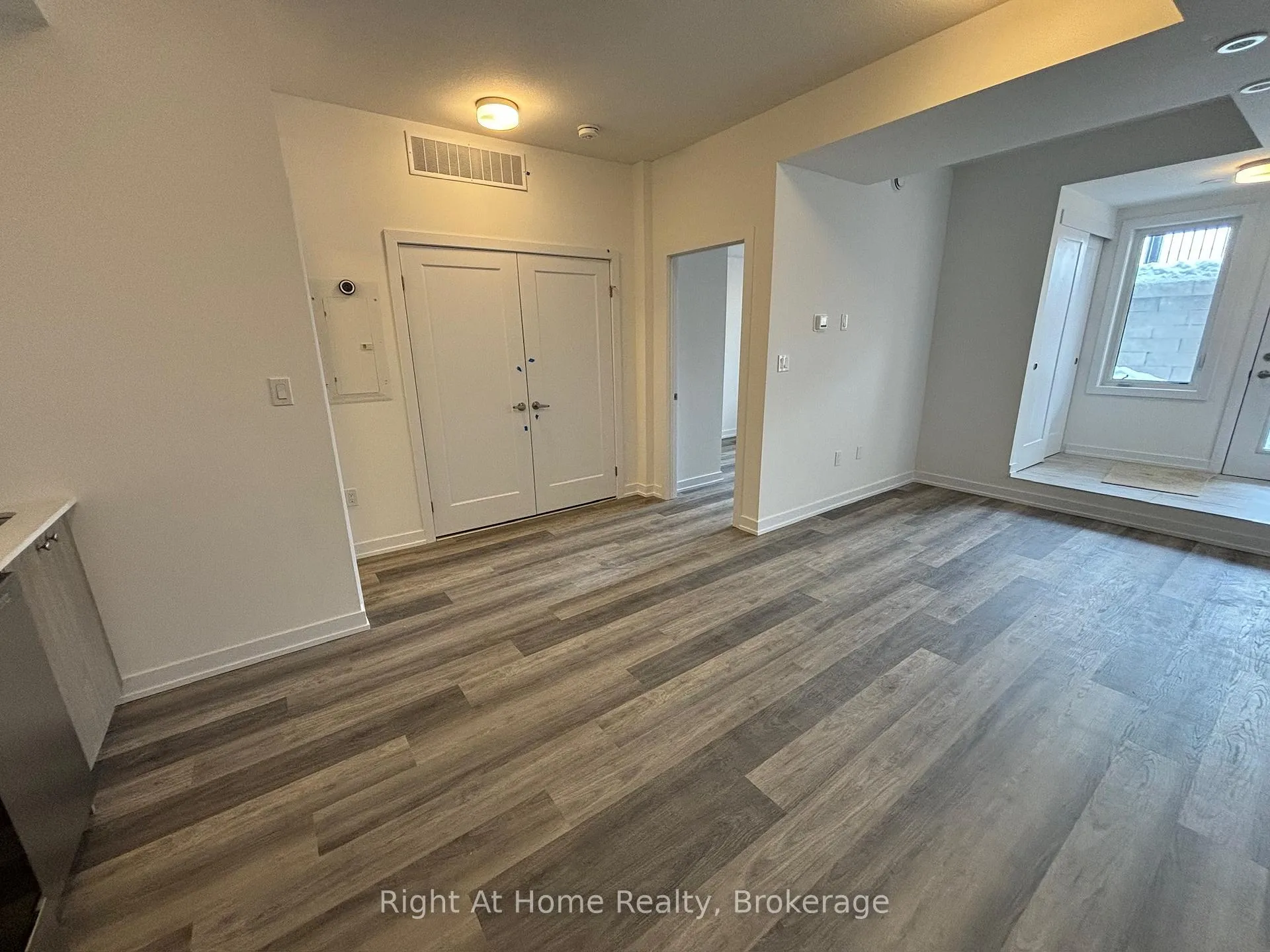 Photo 6 of Unit M17, 40 Palace Street, Kitchener — HOMEH
