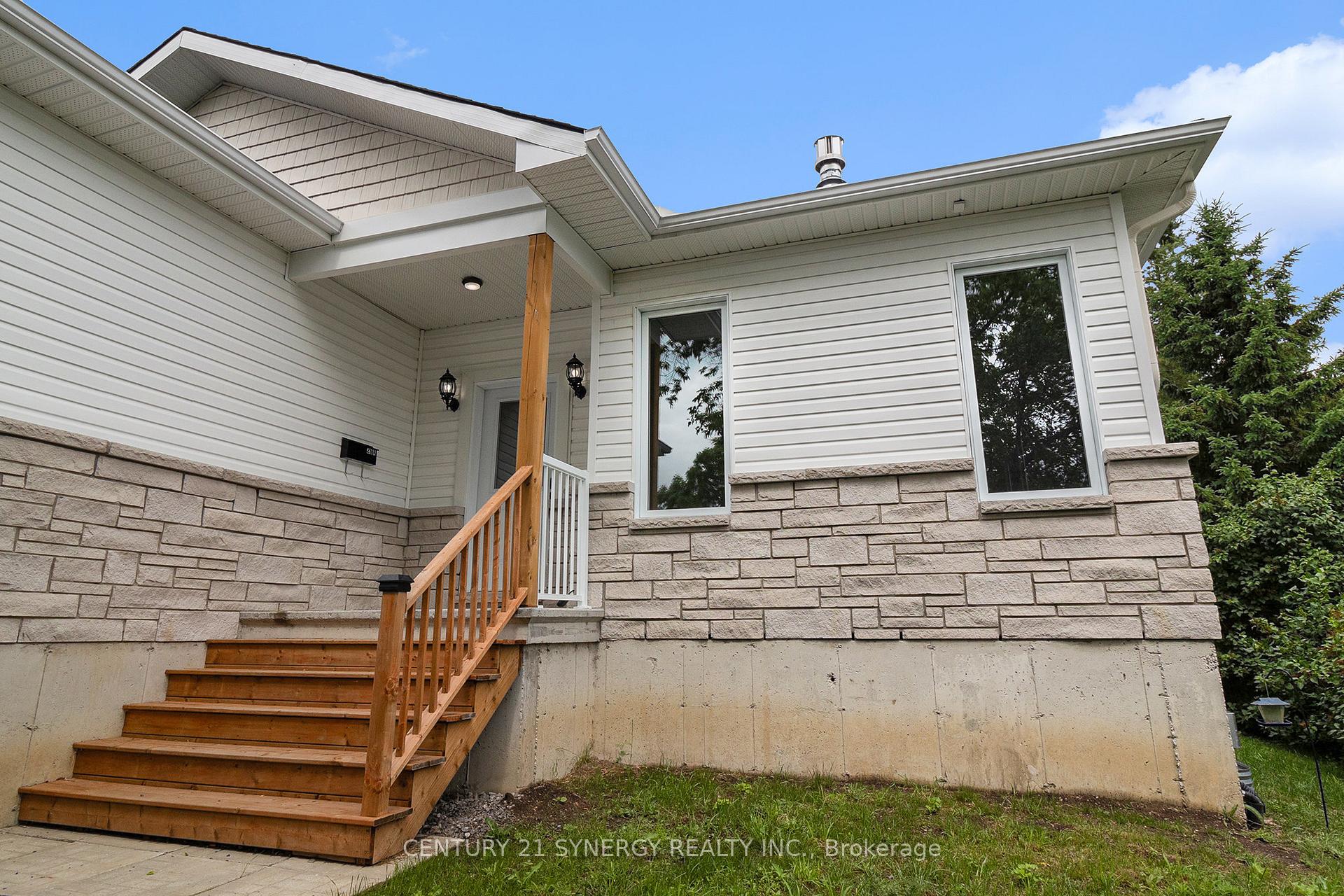 Photo 2 of 26 King Street, Smiths Falls — HOMEH