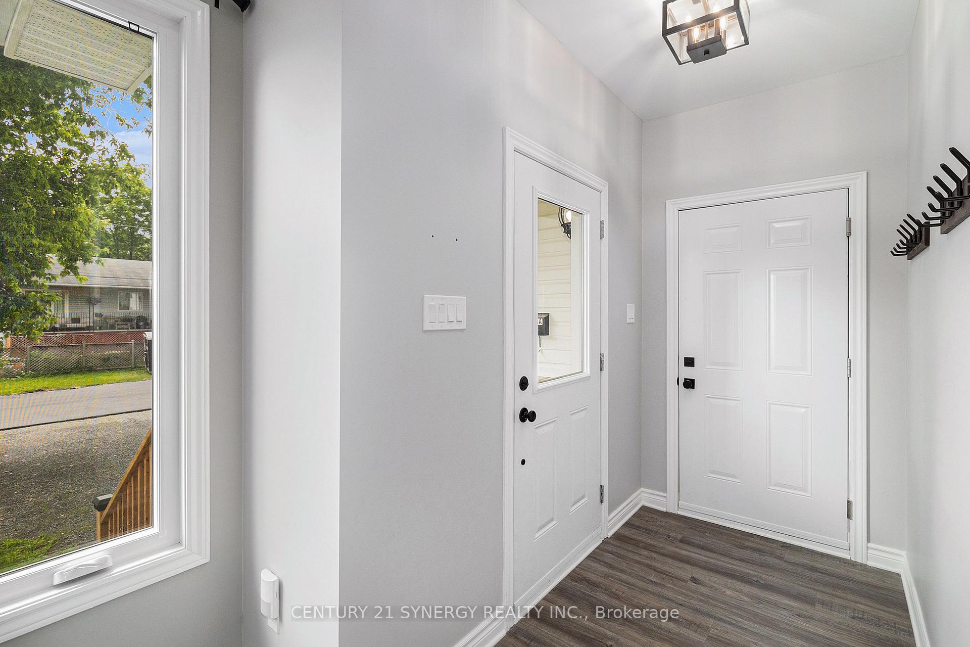 Photo 3 of 26 King Street, Smiths Falls — HOMEH