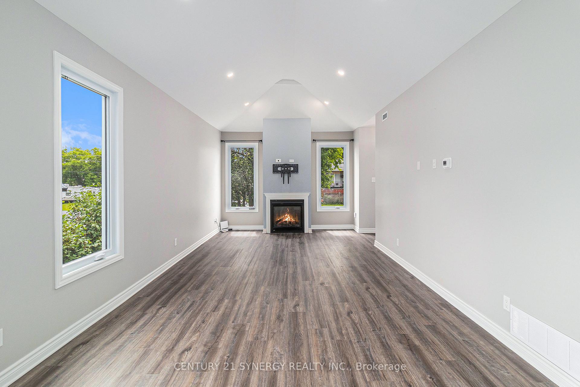 Photo 6 of 26 King Street, Smiths Falls — HOMEH