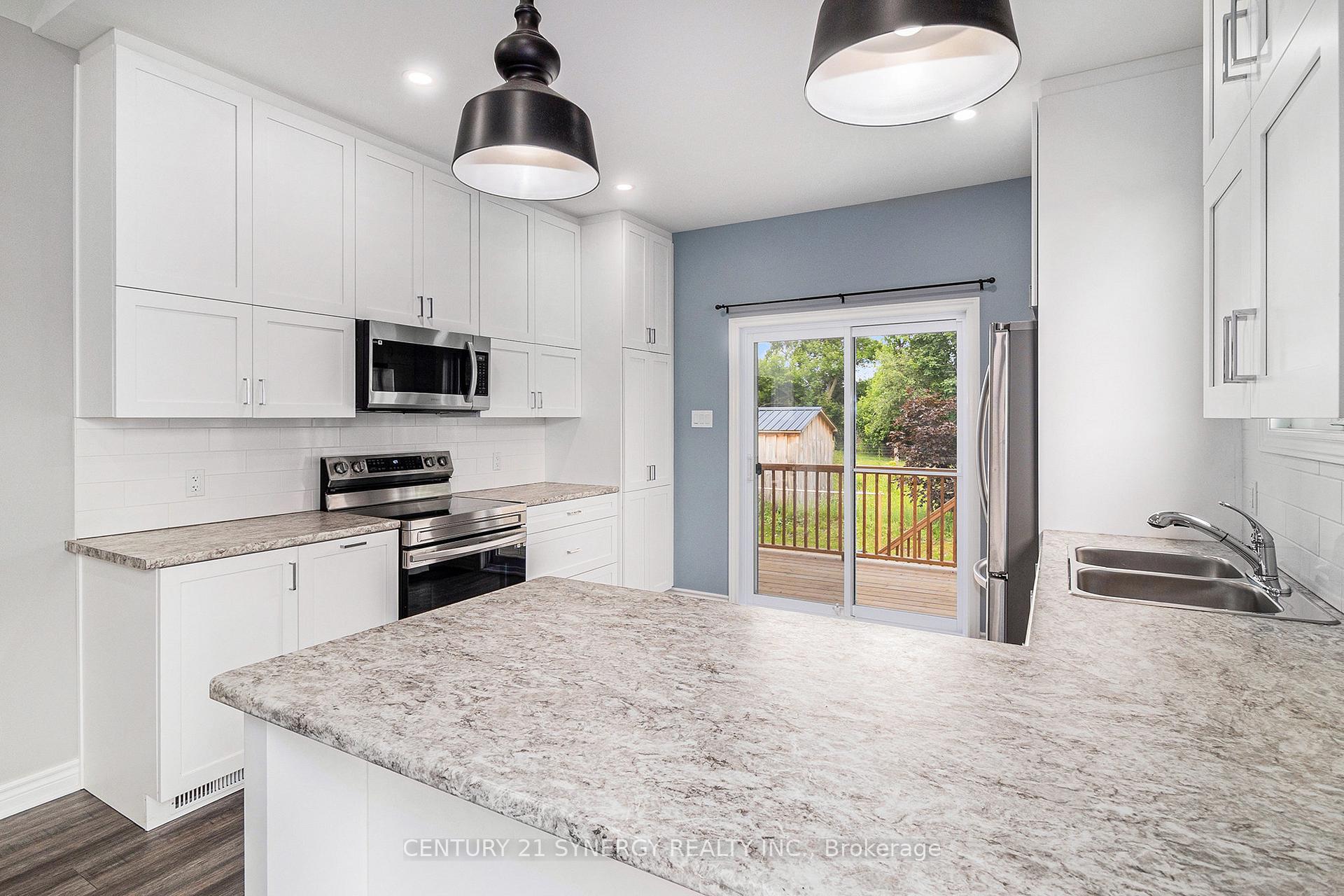 Photo 11 of 26 King Street, Smiths Falls — HOMEH