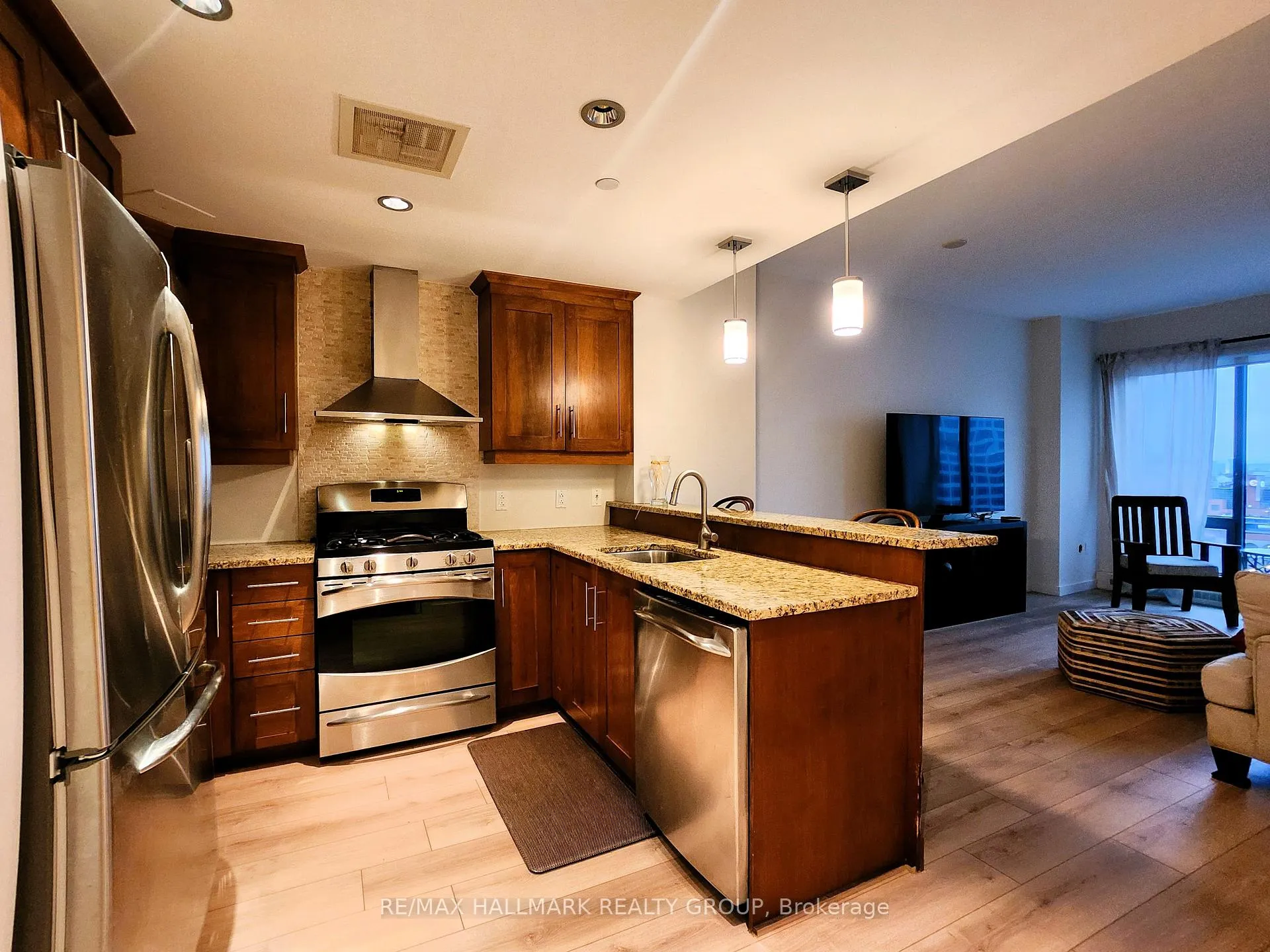 Photo 2 of Unit 704, 90 George Street, Ottawa, Lower Town/Byward Market — HOMEH