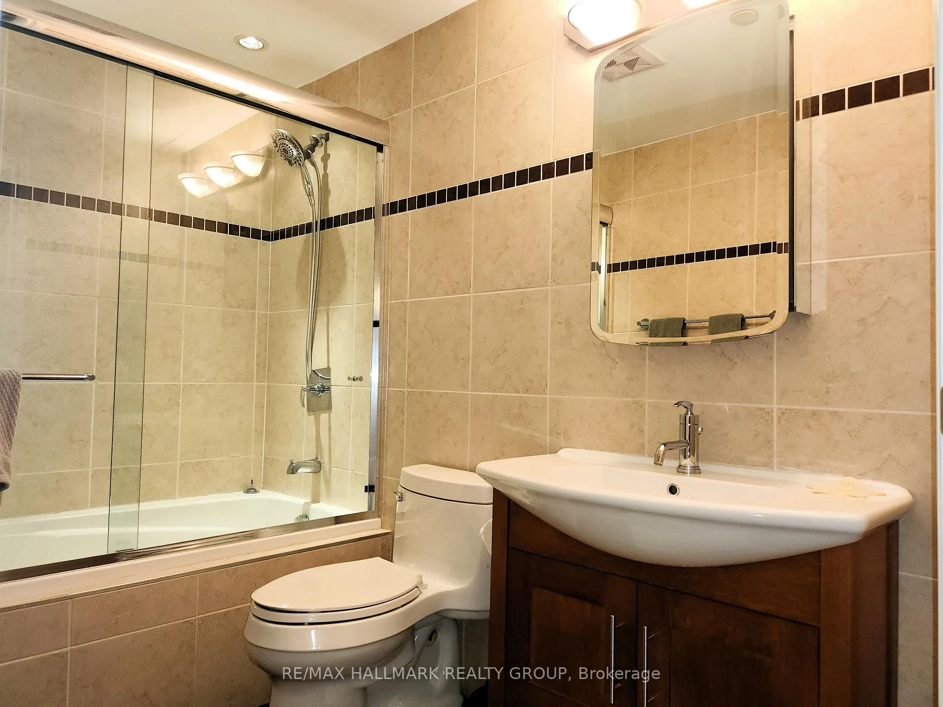 Photo 4 of Unit 704, 90 George Street, Ottawa, Lower Town/Byward Market — HOMEH