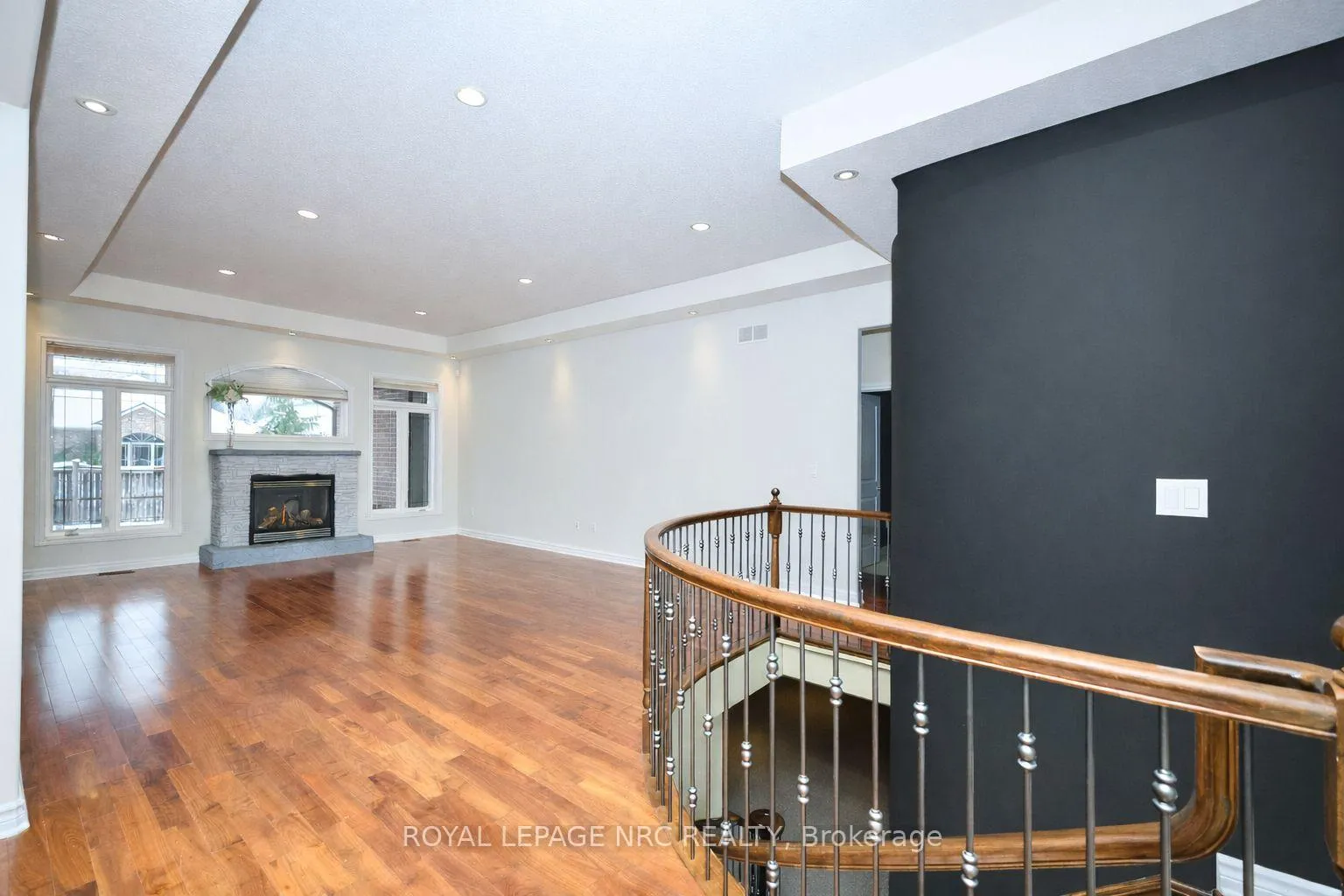 Photo 5 of 45 Timber Creek Crescent, Pelham, Fonthill — HOMEH