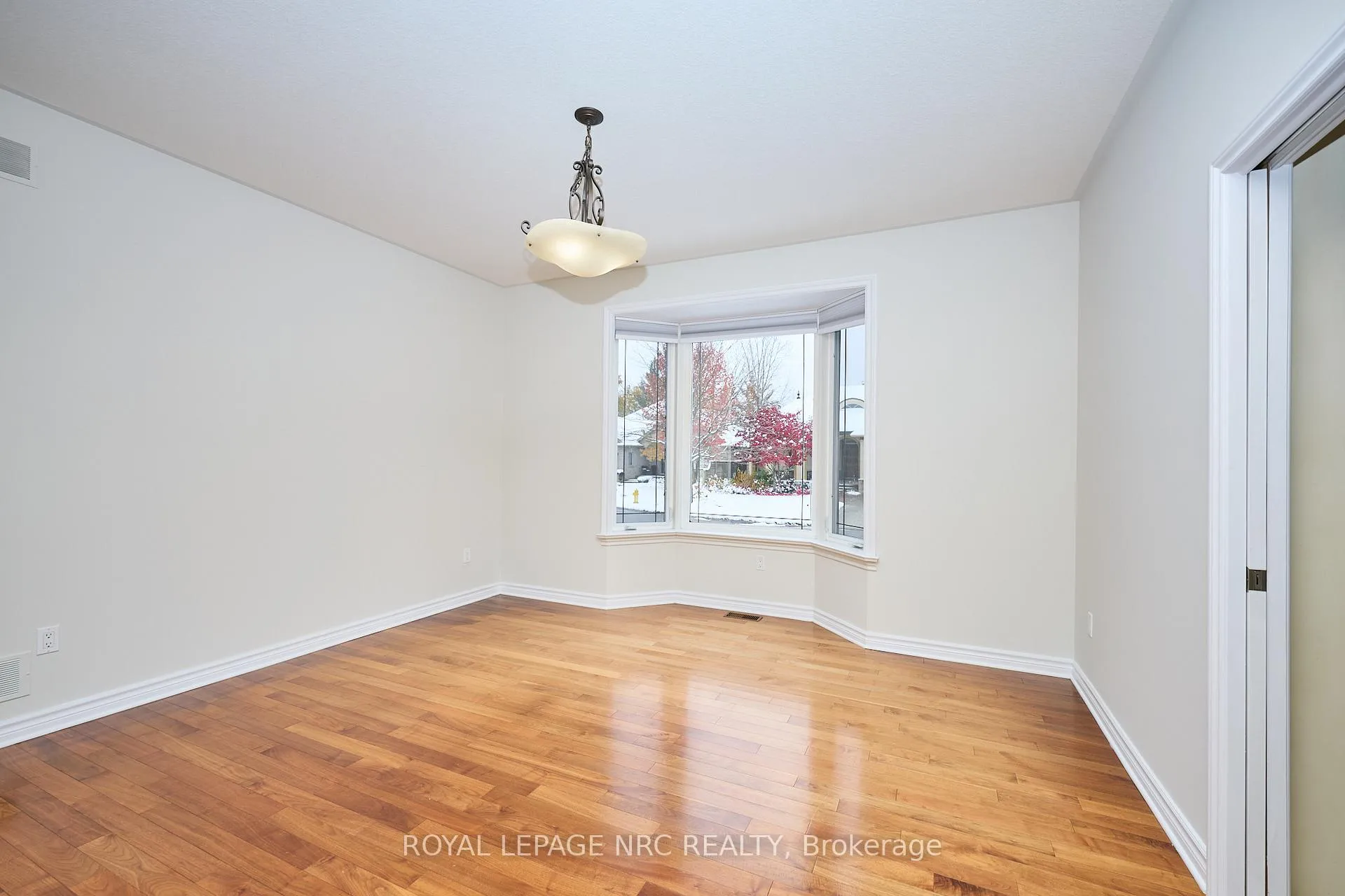 Photo 15 of 45 Timber Creek Crescent, Pelham, Fonthill — HOMEH