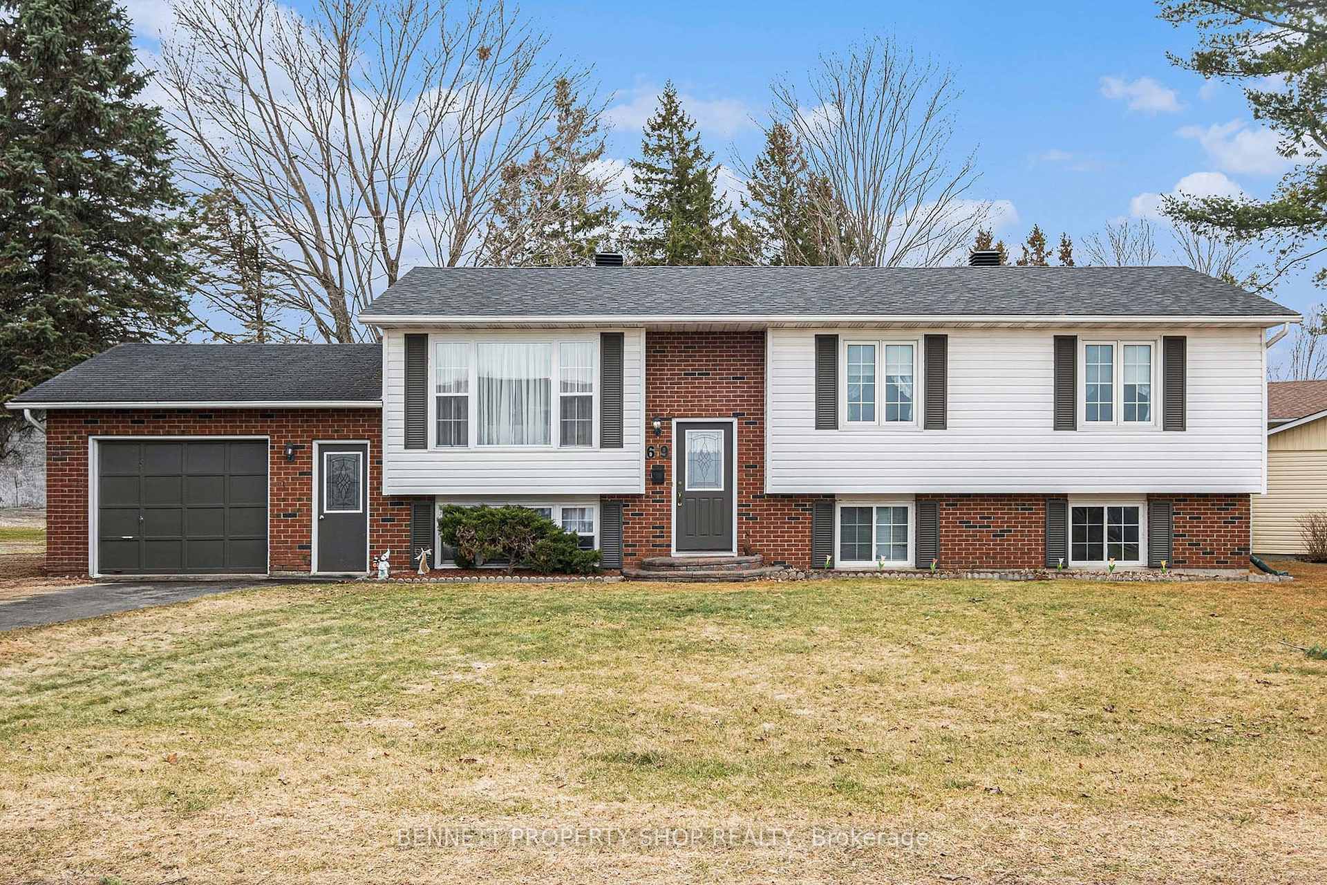 Photo 1 of 69 Colonel By Crescent, Smiths Falls — HOMEH