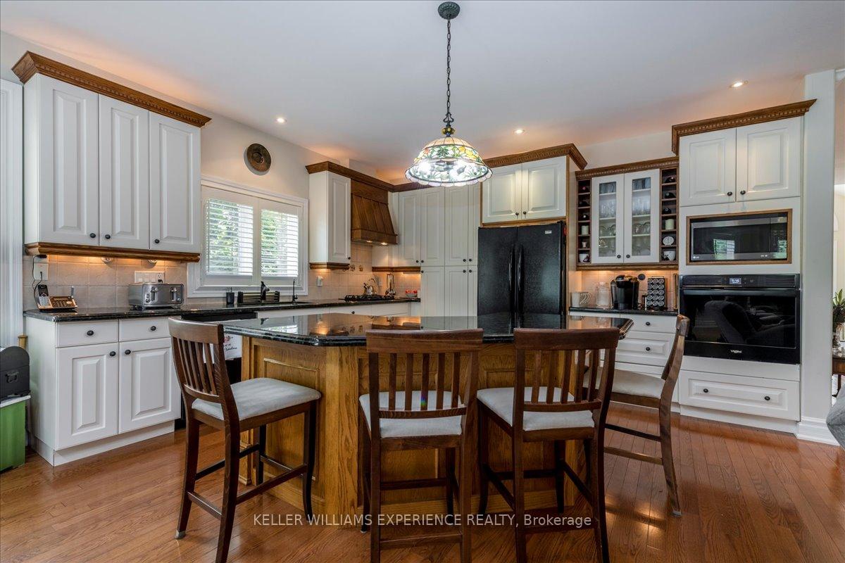 Photo 9 of 34 Heatherwood Drive, Springwater, Midhurst — HOMEH