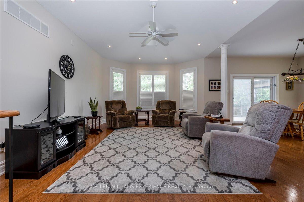 Photo 12 of 34 Heatherwood Drive, Springwater, Midhurst — HOMEH