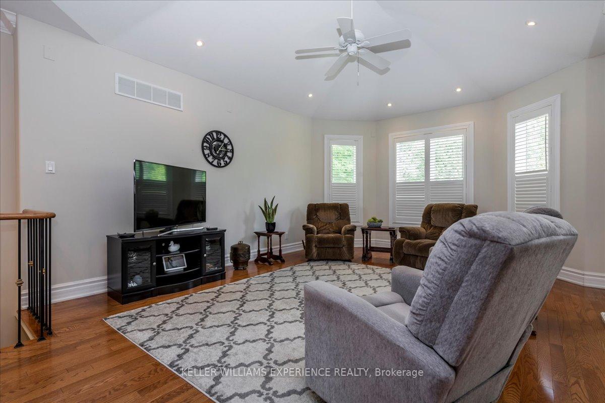 Photo 13 of 34 Heatherwood Drive, Springwater, Midhurst — HOMEH