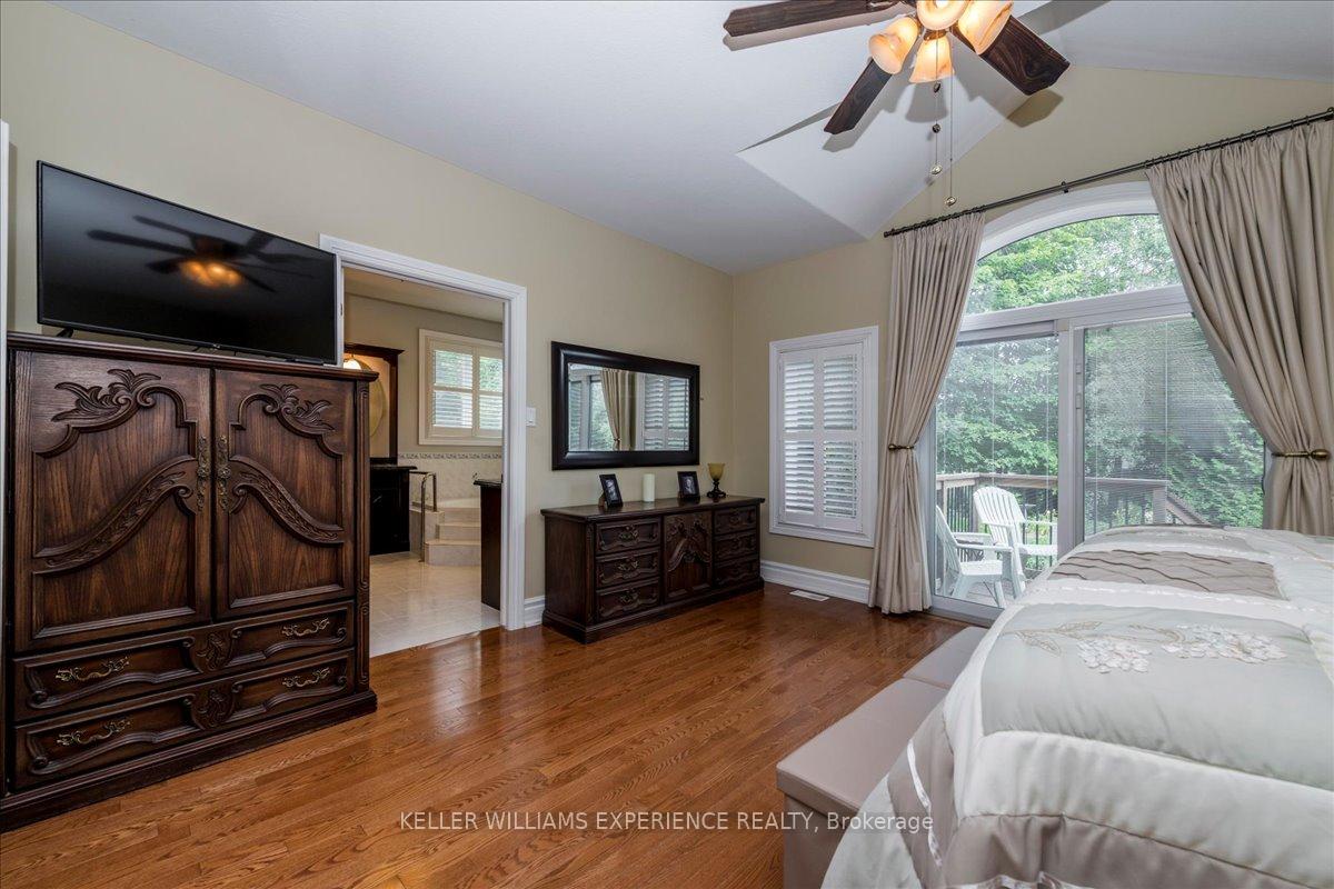Photo 16 of 34 Heatherwood Drive, Springwater, Midhurst — HOMEH