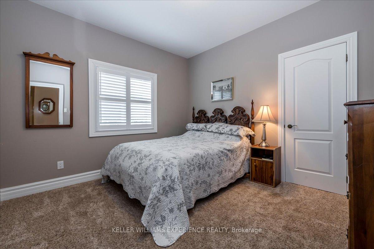 Photo 20 of 34 Heatherwood Drive, Springwater, Midhurst — HOMEH