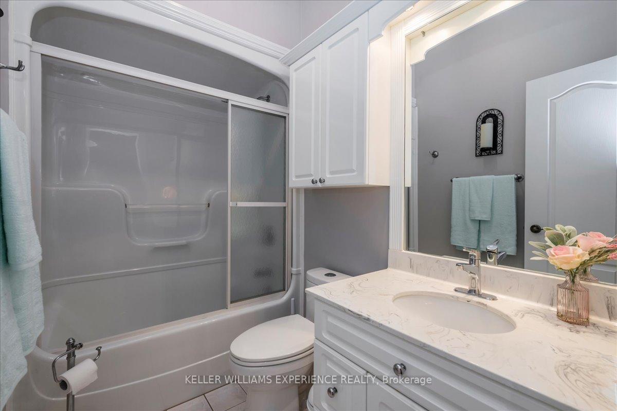 Photo 21 of 34 Heatherwood Drive, Springwater, Midhurst — HOMEH