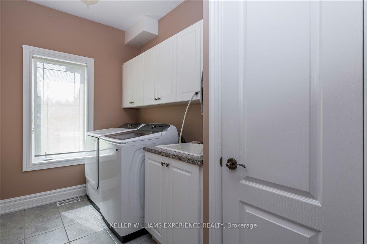 Photo 23 of 34 Heatherwood Drive, Springwater, Midhurst — HOMEH