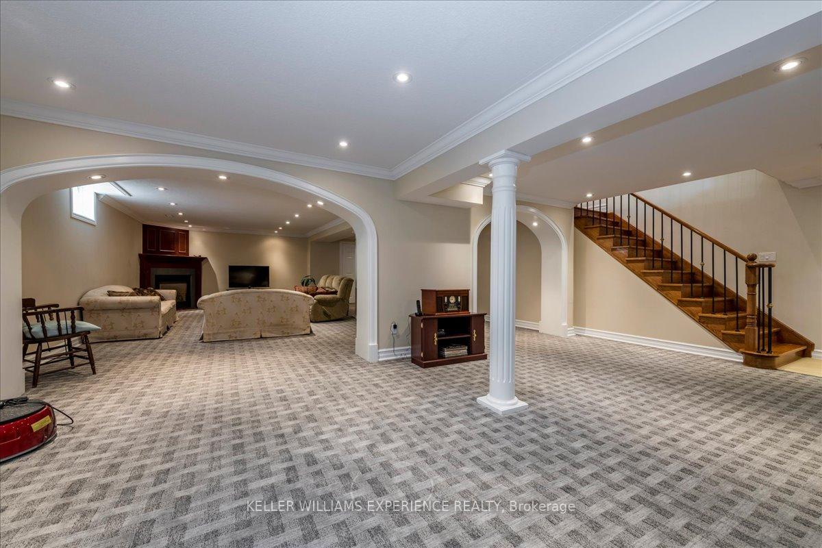 Photo 24 of 34 Heatherwood Drive, Springwater, Midhurst — HOMEH