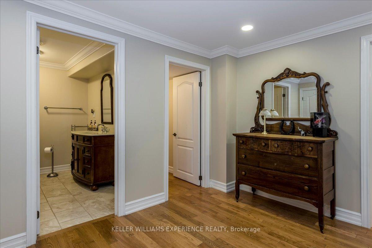 Photo 29 of 34 Heatherwood Drive, Springwater, Midhurst — HOMEH