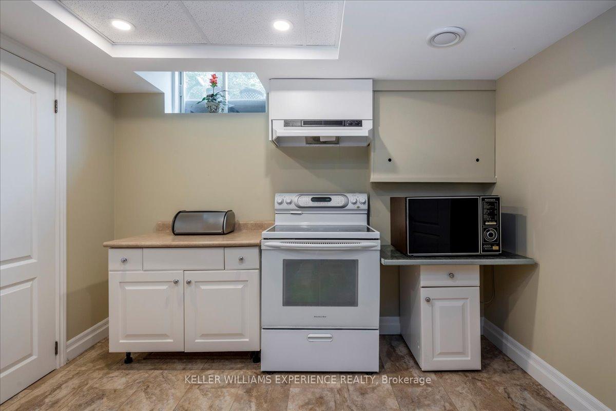 Photo 30 of 34 Heatherwood Drive, Springwater, Midhurst — HOMEH