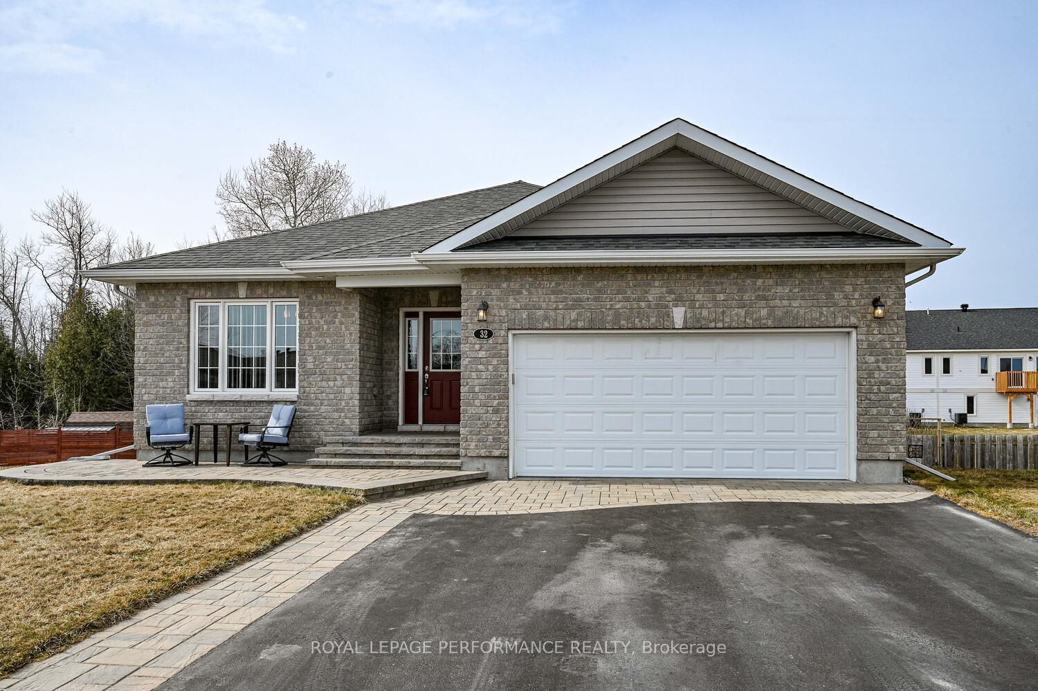 Photo 1 of 32 Code Crescent, Smiths Falls — HOMEH