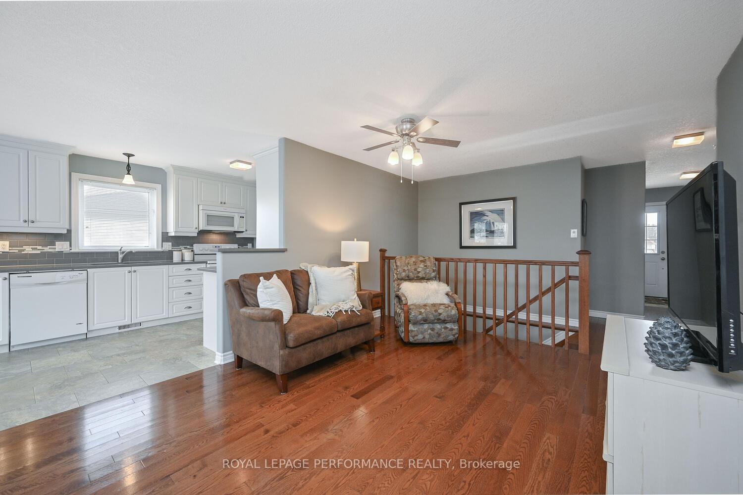 Photo 9 of 32 Code Crescent, Smiths Falls — HOMEH