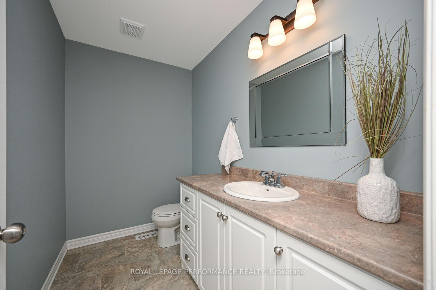 Photo 20 of 32 Code Crescent, Smiths Falls — HOMEH