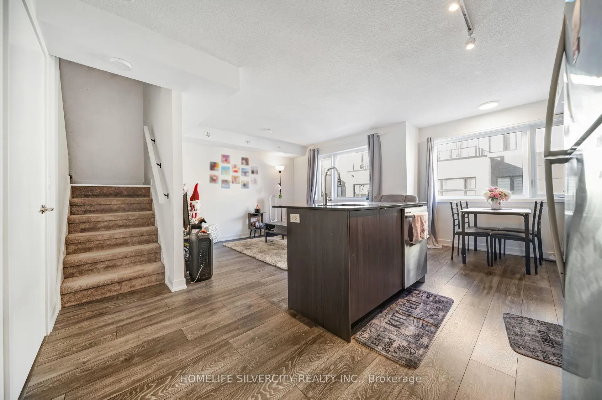 Front of Unit 712, 1131 Cooke Boulevard