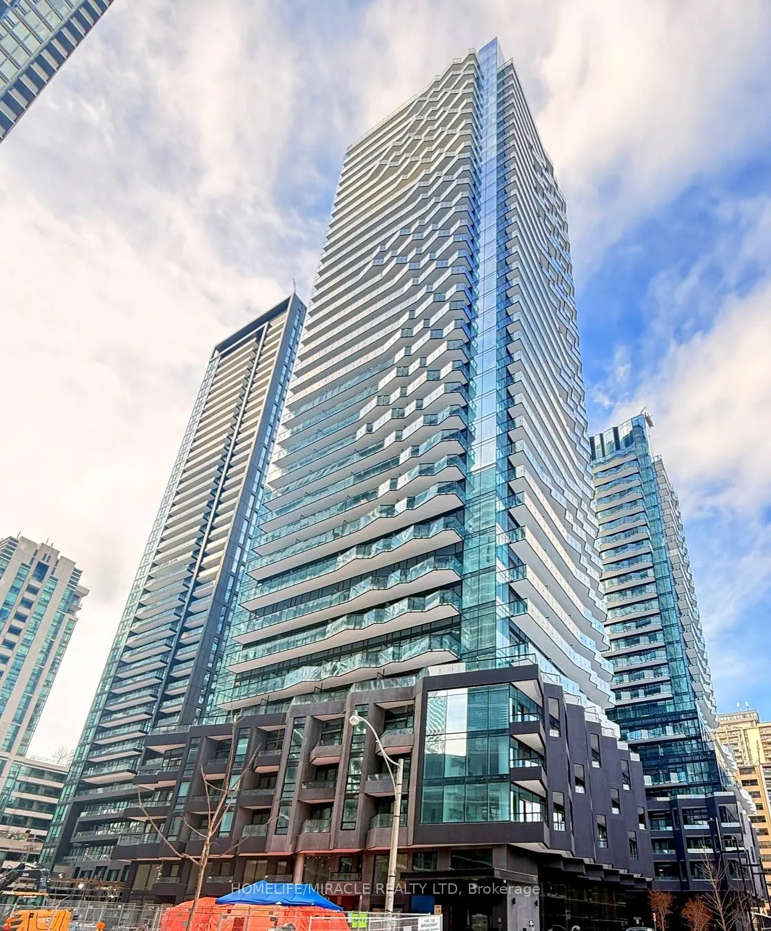 Front of Unit 601, 110 Broadway Avenue