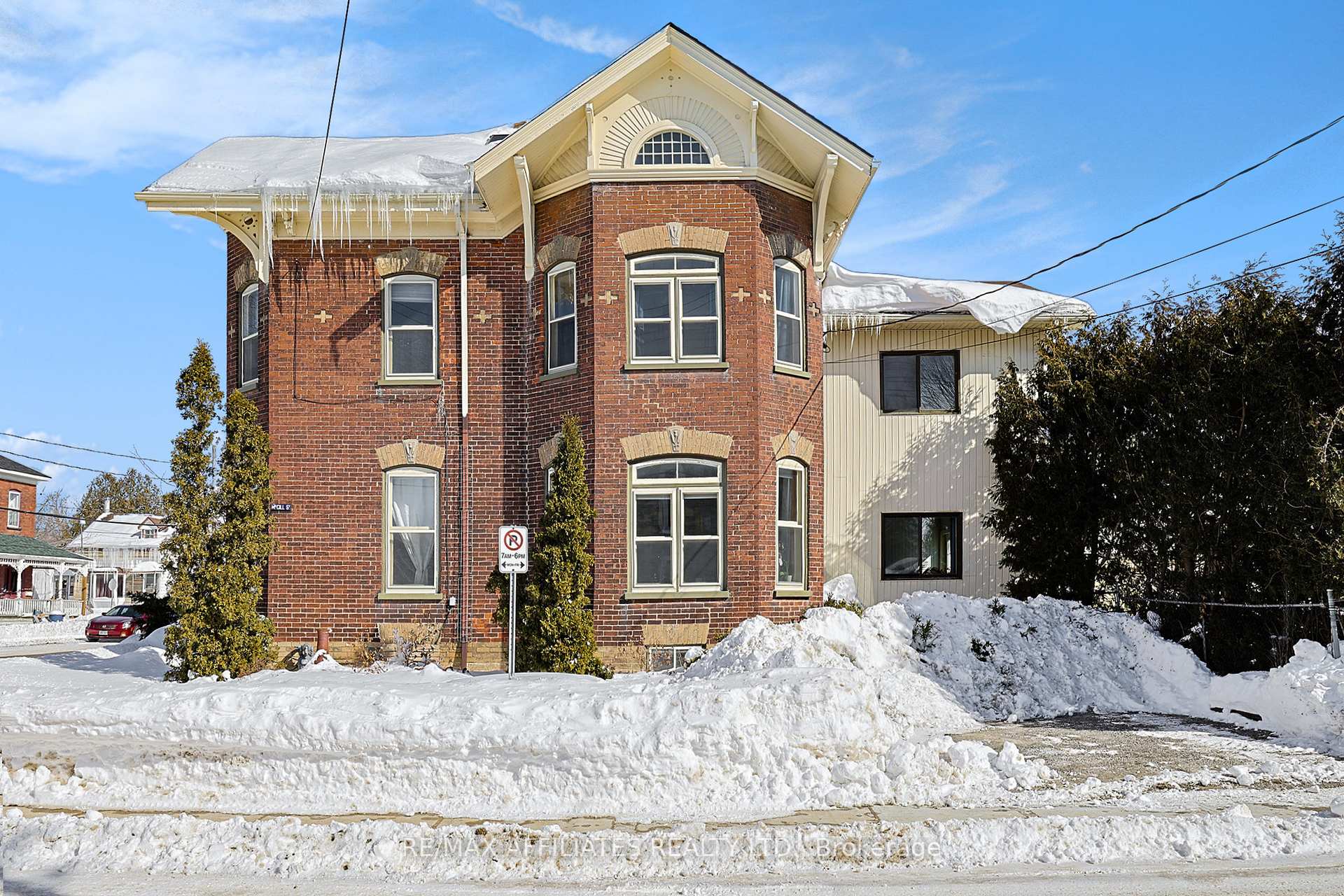 Photo 2 of 25 Daniel Street, Smiths Falls — HOMEH