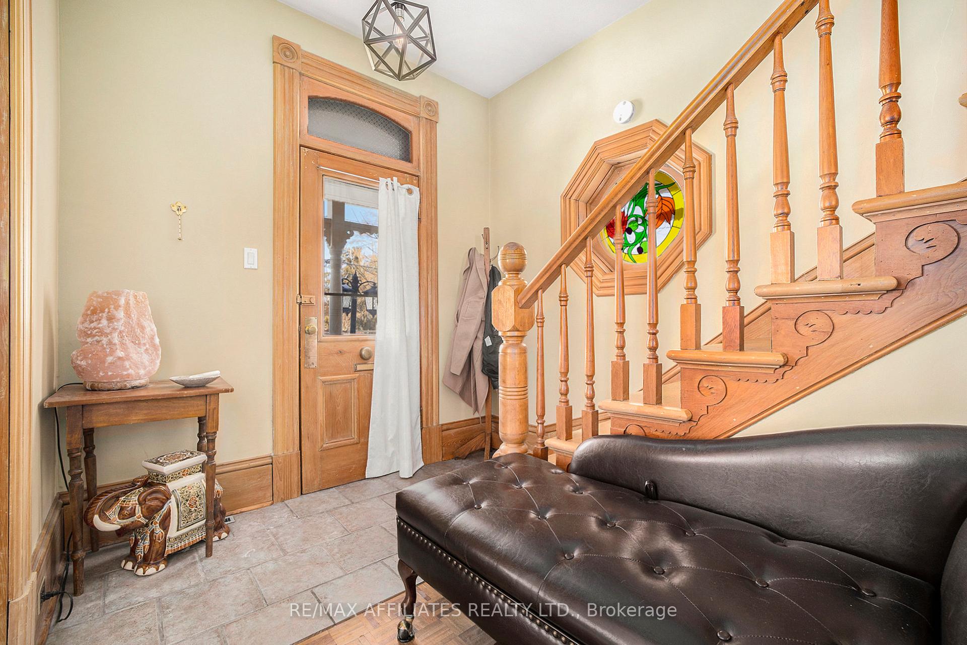 Photo 6 of 25 Daniel Street, Smiths Falls — HOMEH