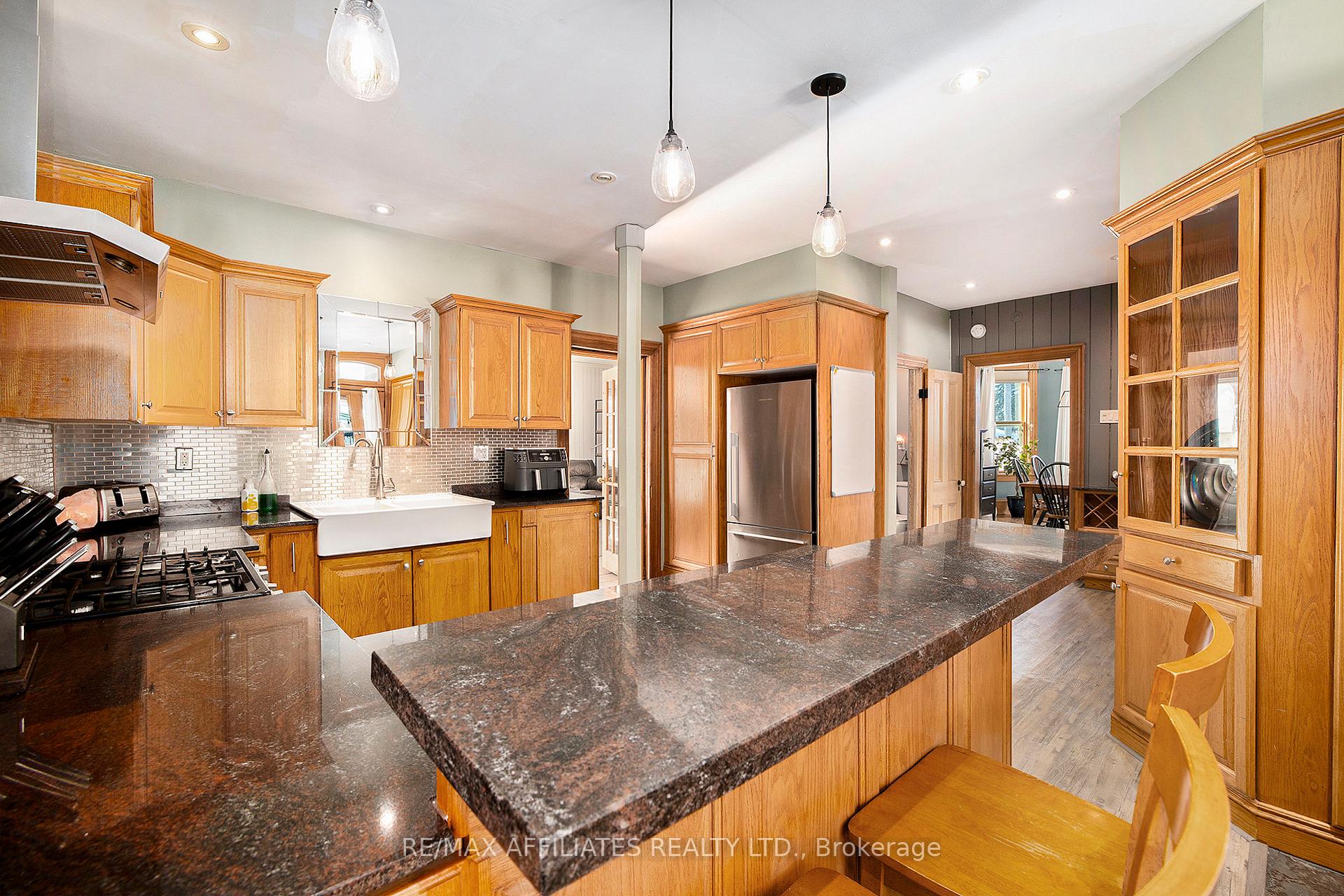 Photo 15 of 25 Daniel Street, Smiths Falls — HOMEH