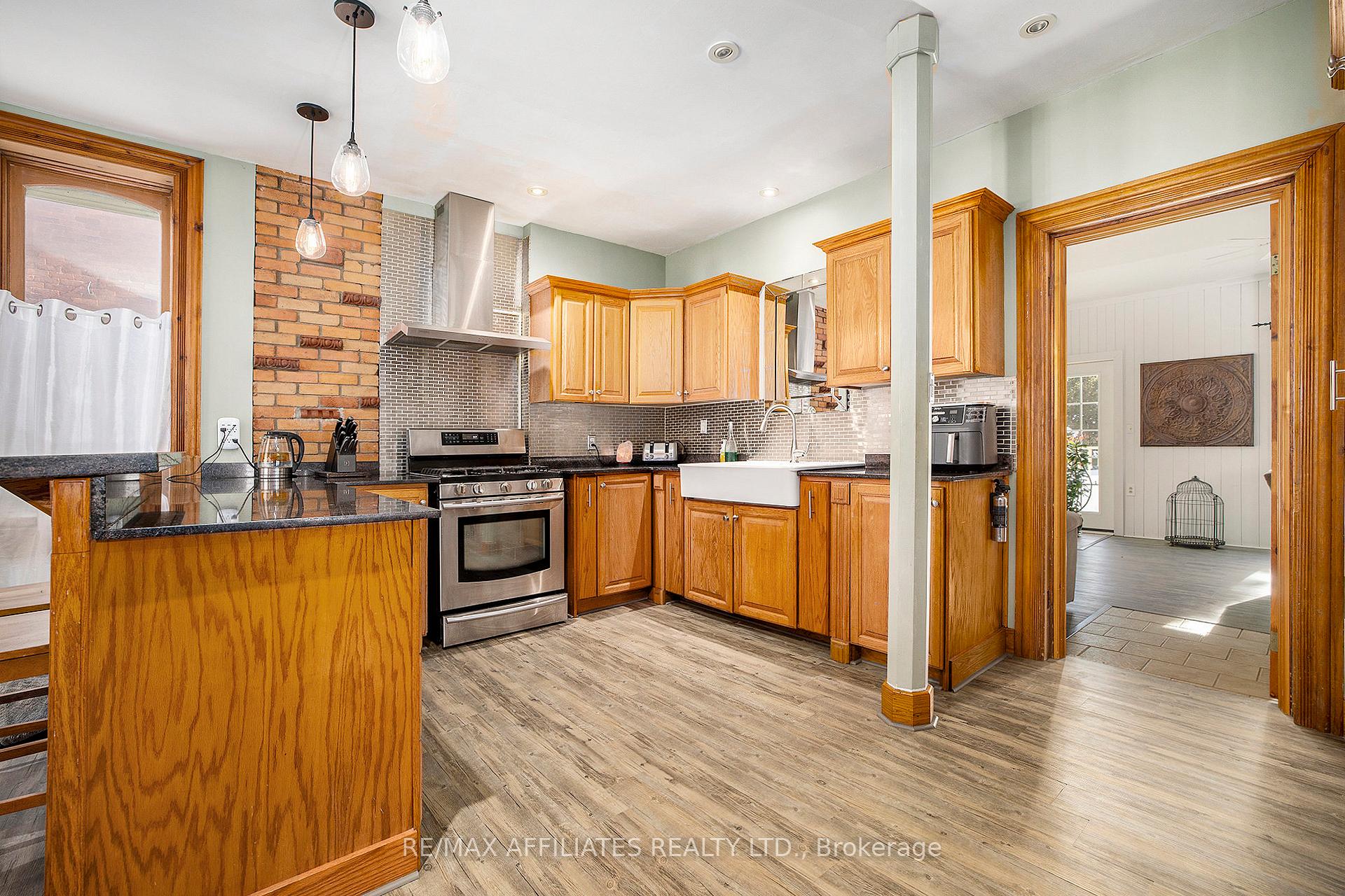 Photo 16 of 25 Daniel Street, Smiths Falls — HOMEH