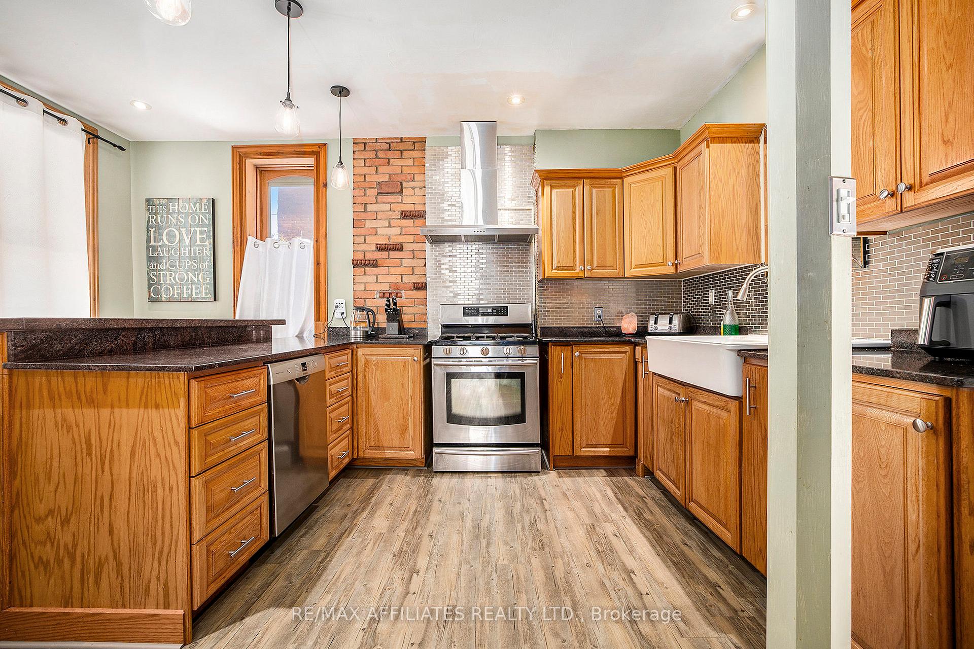 Photo 17 of 25 Daniel Street, Smiths Falls — HOMEH
