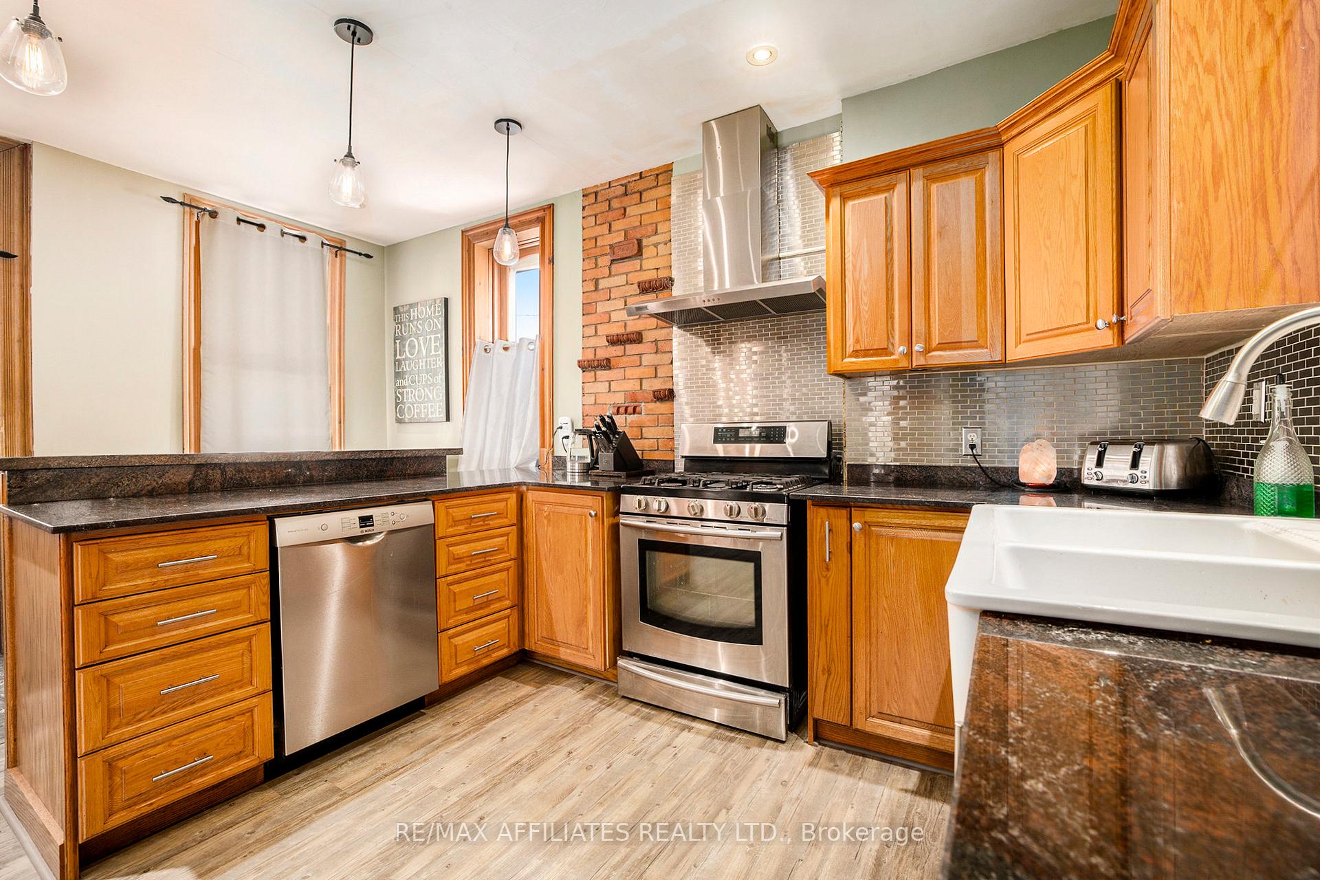 Photo 18 of 25 Daniel Street, Smiths Falls — HOMEH