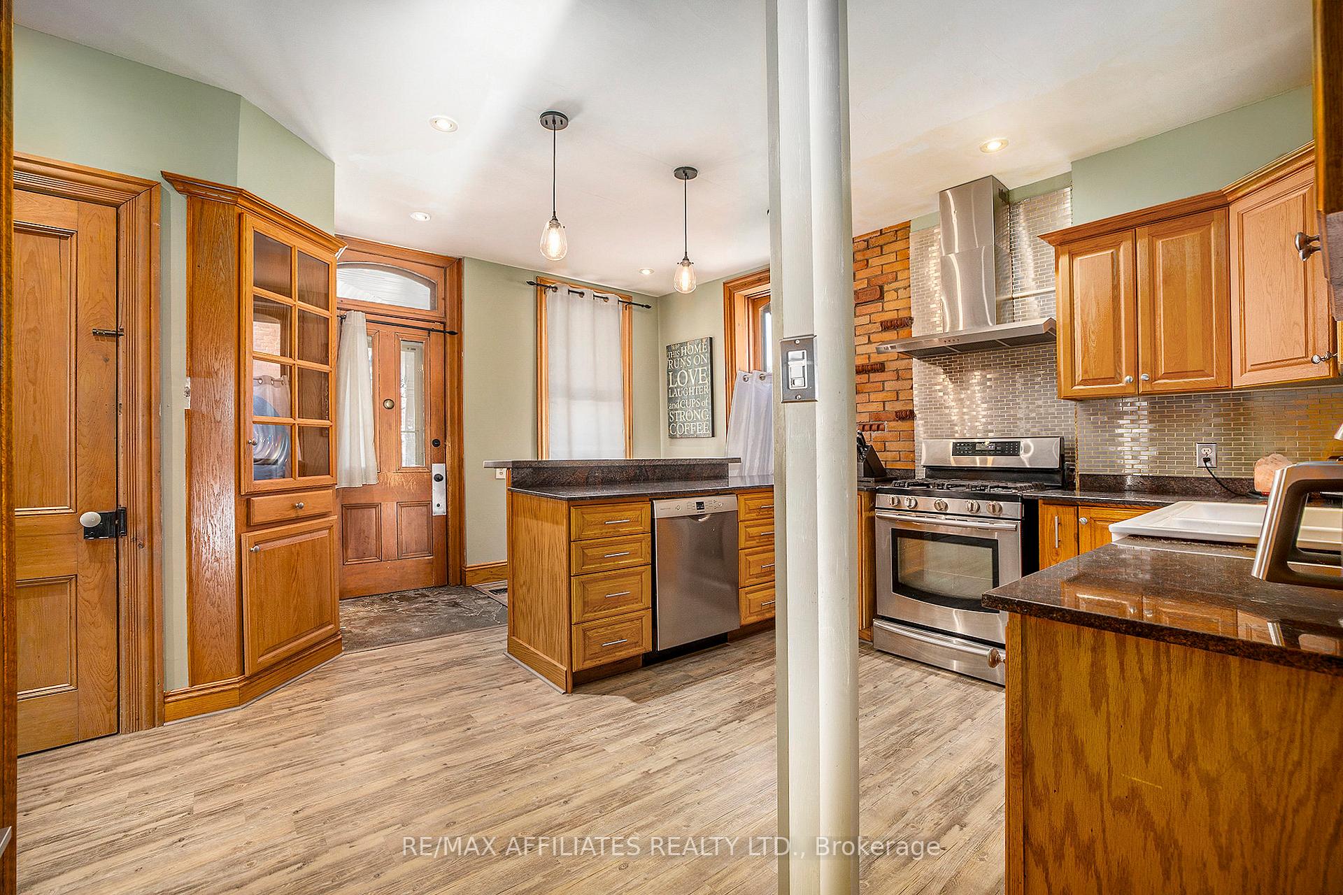 Photo 19 of 25 Daniel Street, Smiths Falls — HOMEH