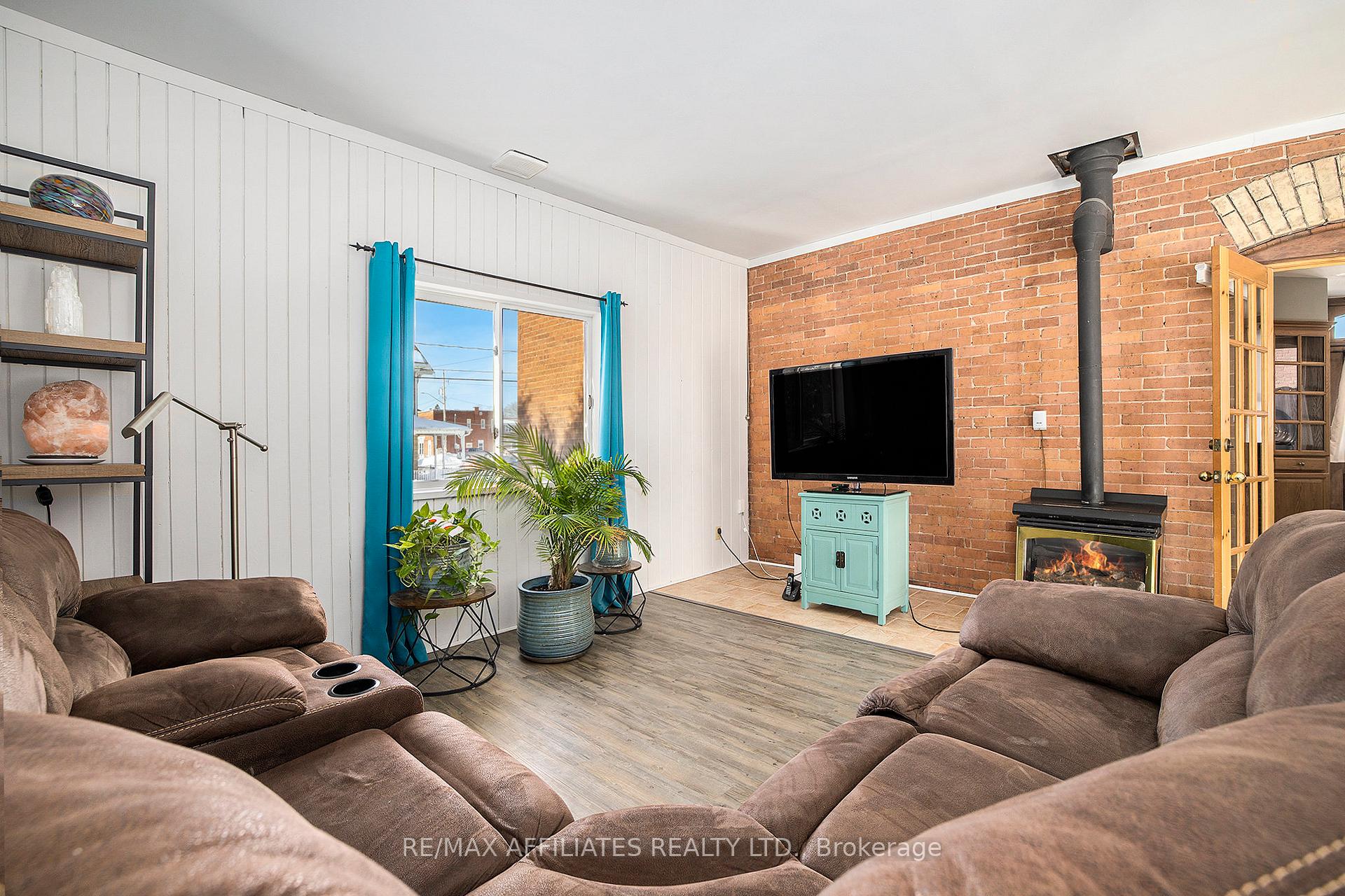 Photo 22 of 25 Daniel Street, Smiths Falls — HOMEH