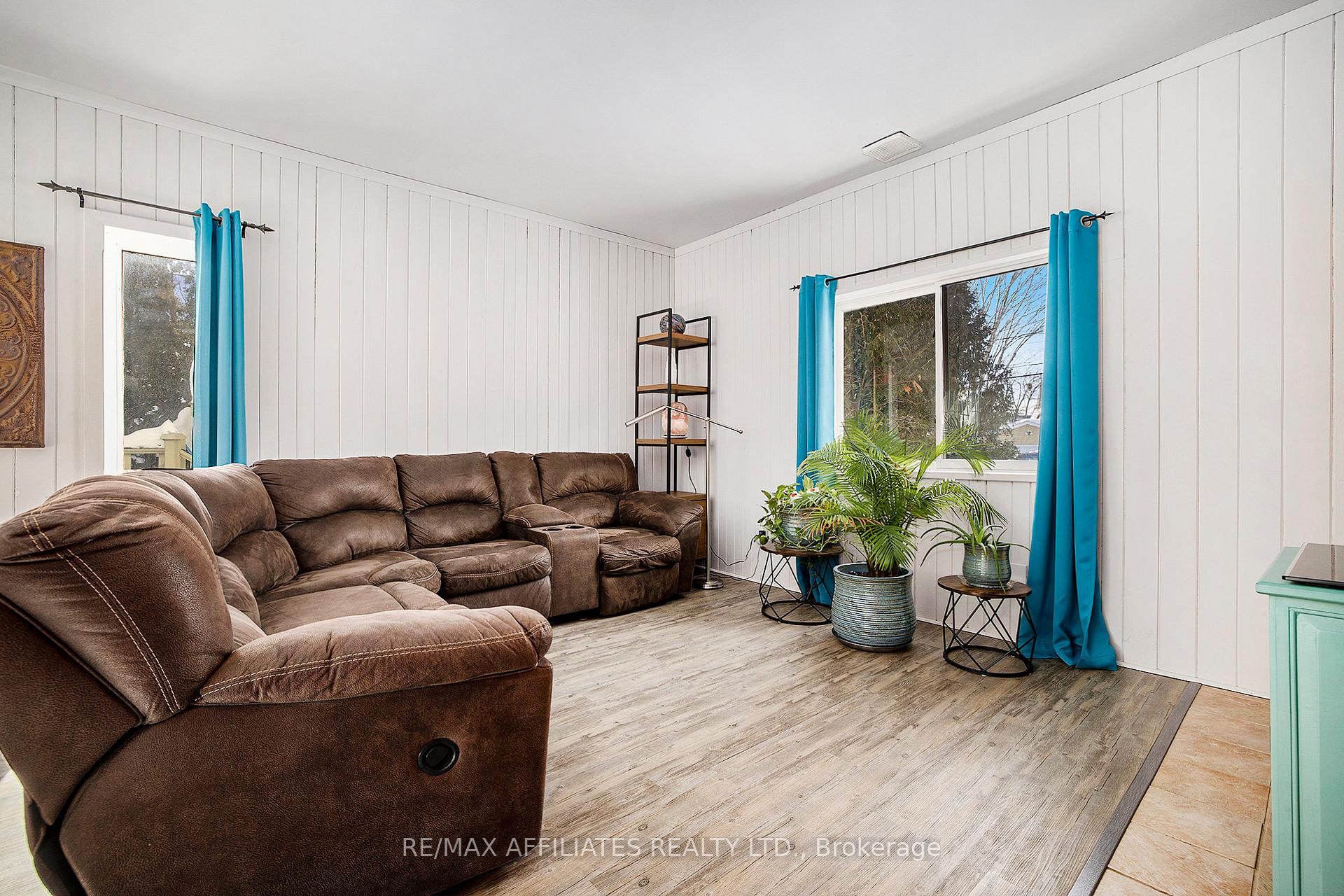 Photo 23 of 25 Daniel Street, Smiths Falls — HOMEH