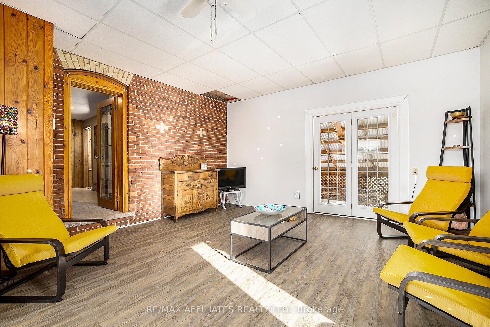 Photo 26 of 25 Daniel Street, Smiths Falls — HOMEH