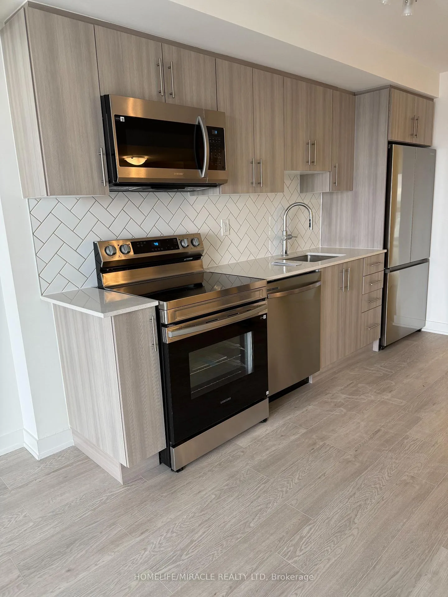 Photo 5 of Unit 1306, 1010 Sandy Beach Road, Pickering, Bay Ridges — HOMEH