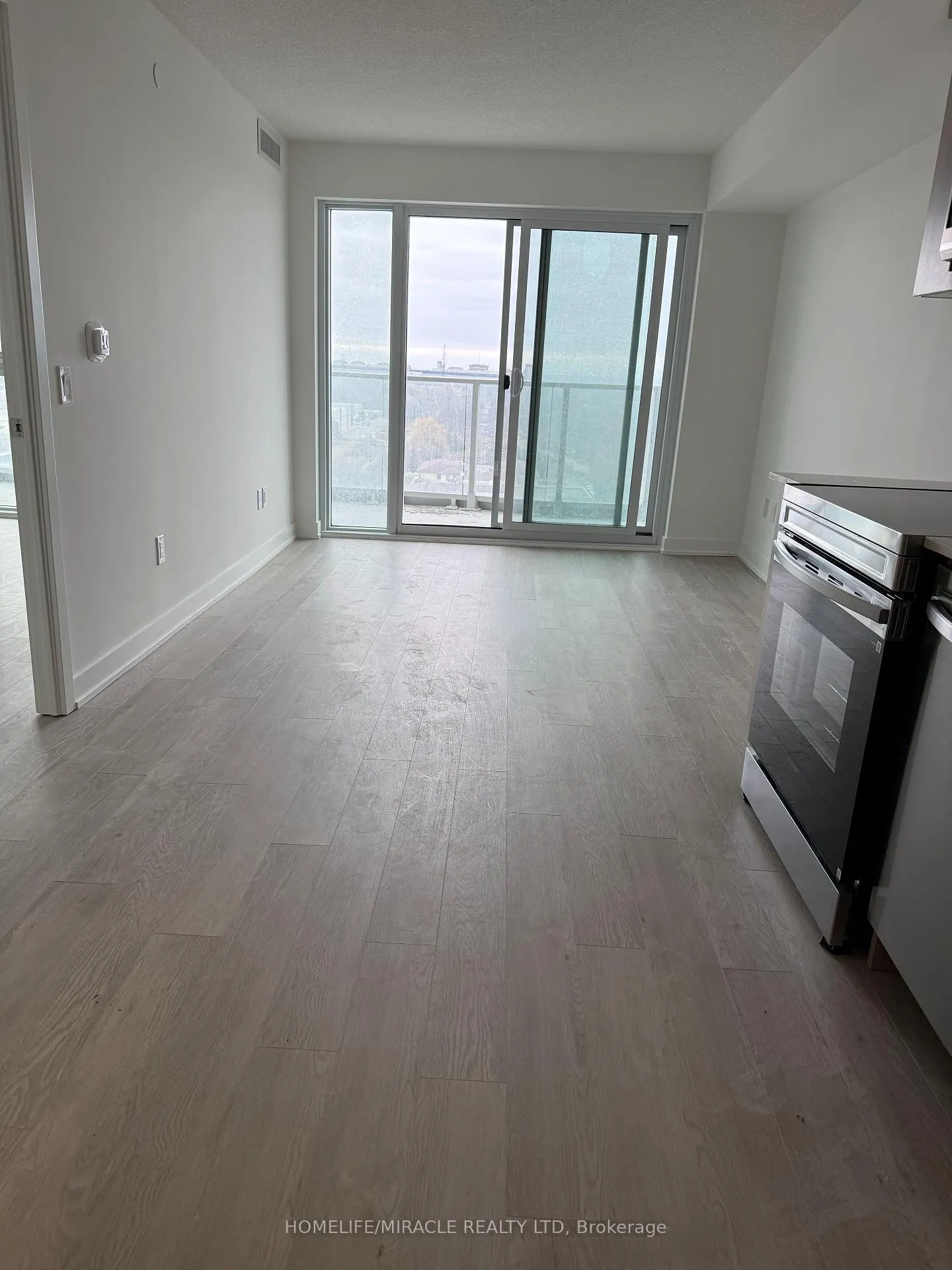 Photo 7 of Unit 1306, 1010 Sandy Beach Road, Pickering, Bay Ridges — HOMEH