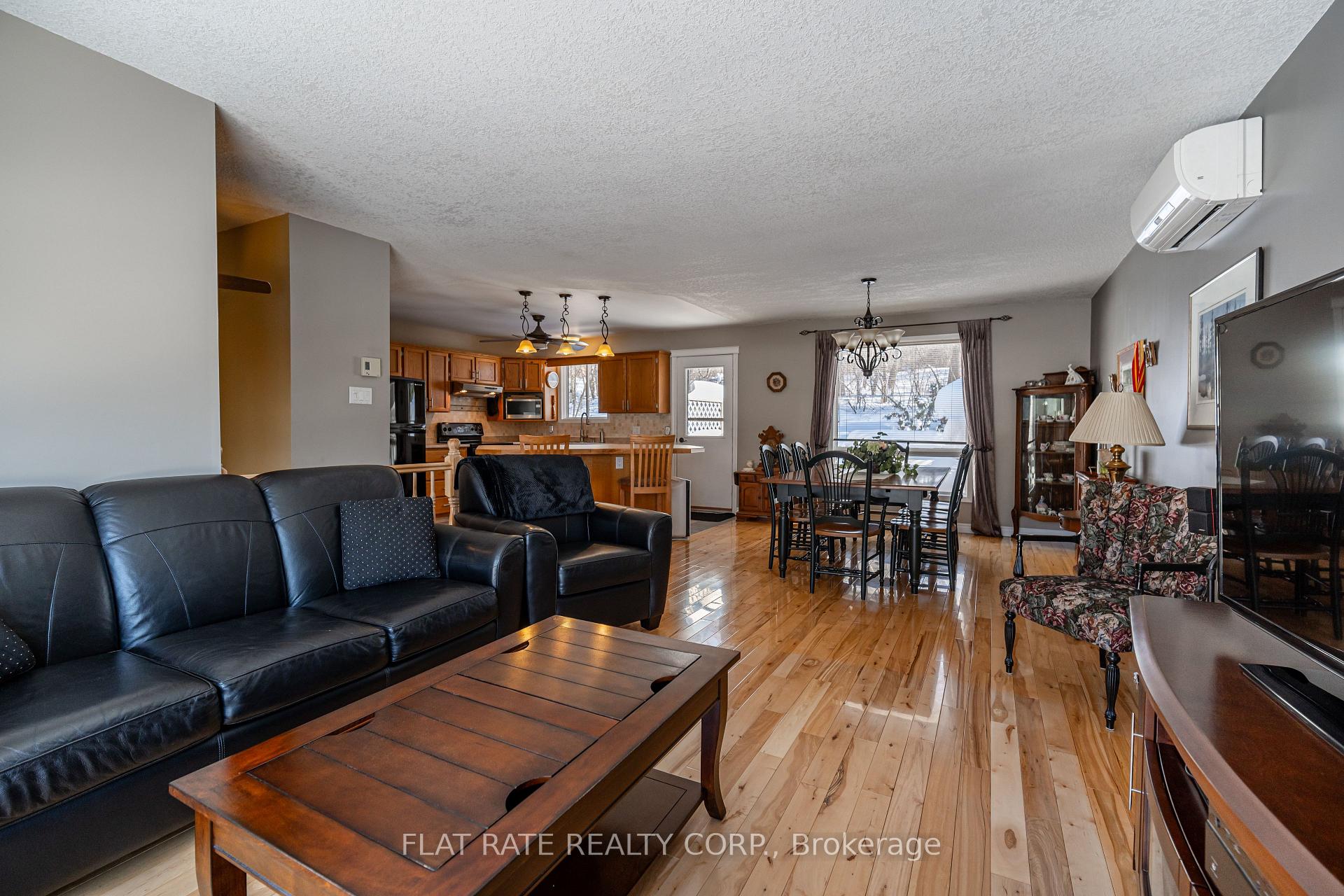 Photo 4 of 697 Peterborough Avenue, Selwyn — HOMEH
