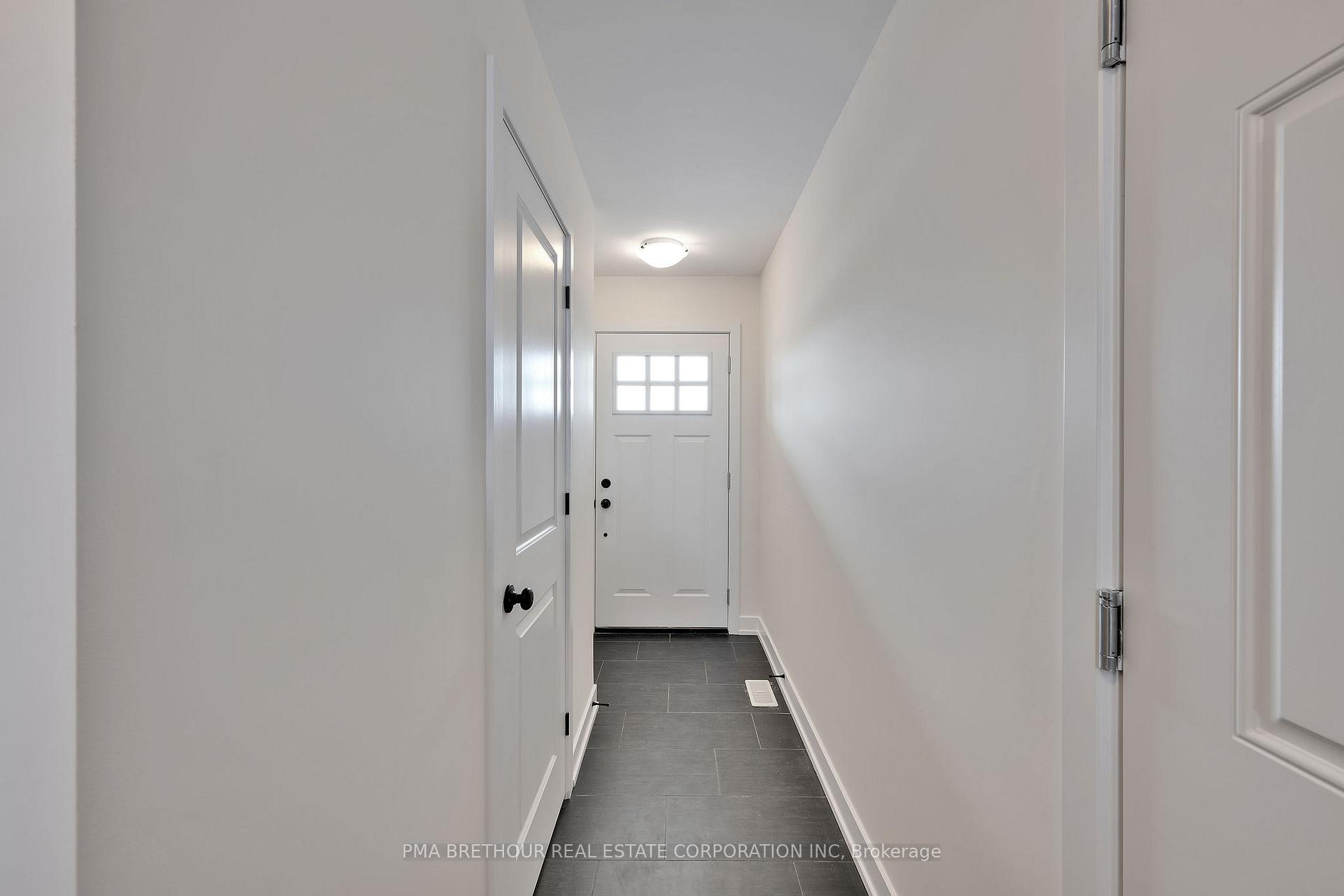 Photo 2 of 93 Staples Boulevard, Smiths Falls — HOMEH