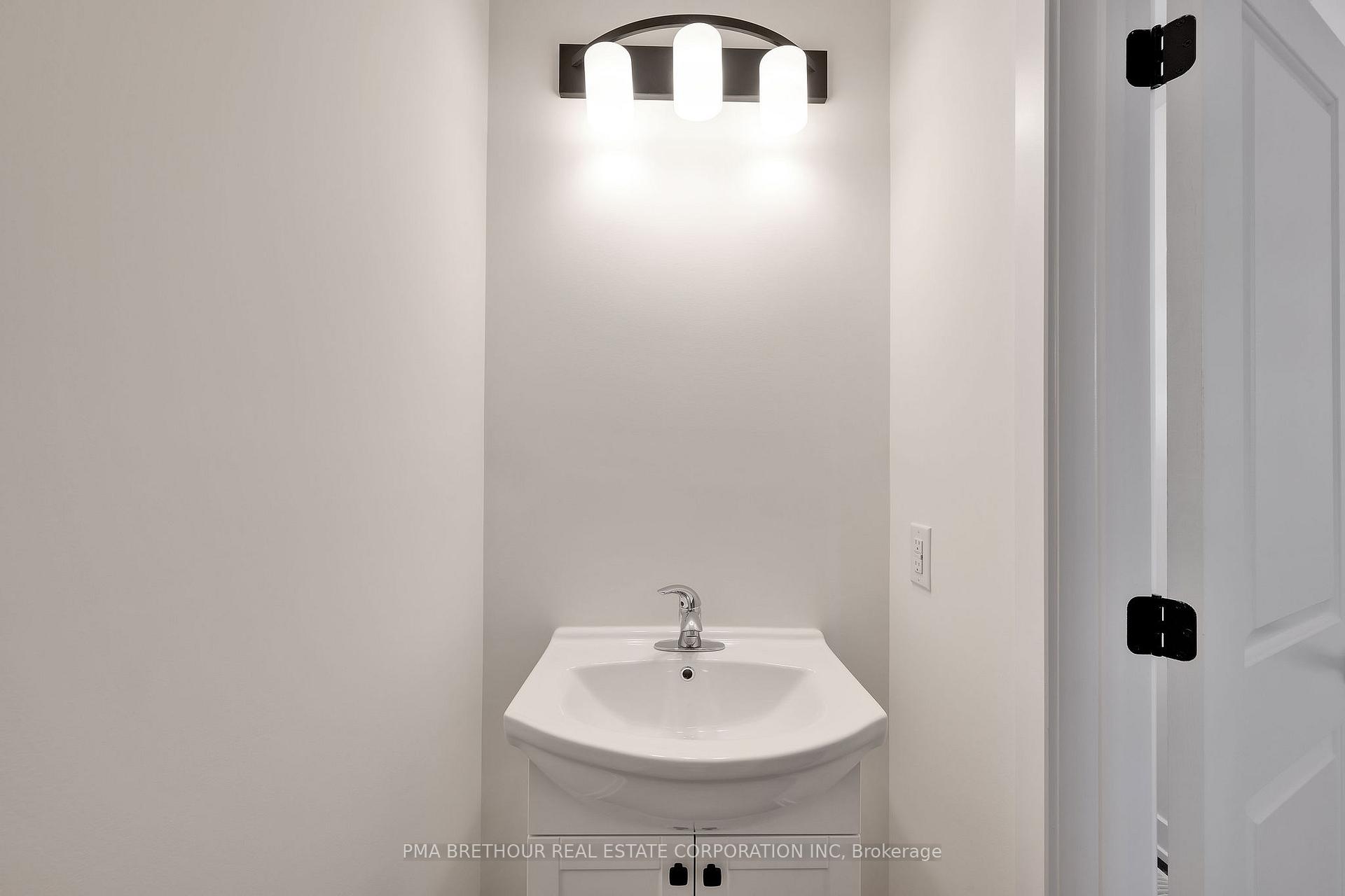 Photo 4 of 93 Staples Boulevard, Smiths Falls — HOMEH