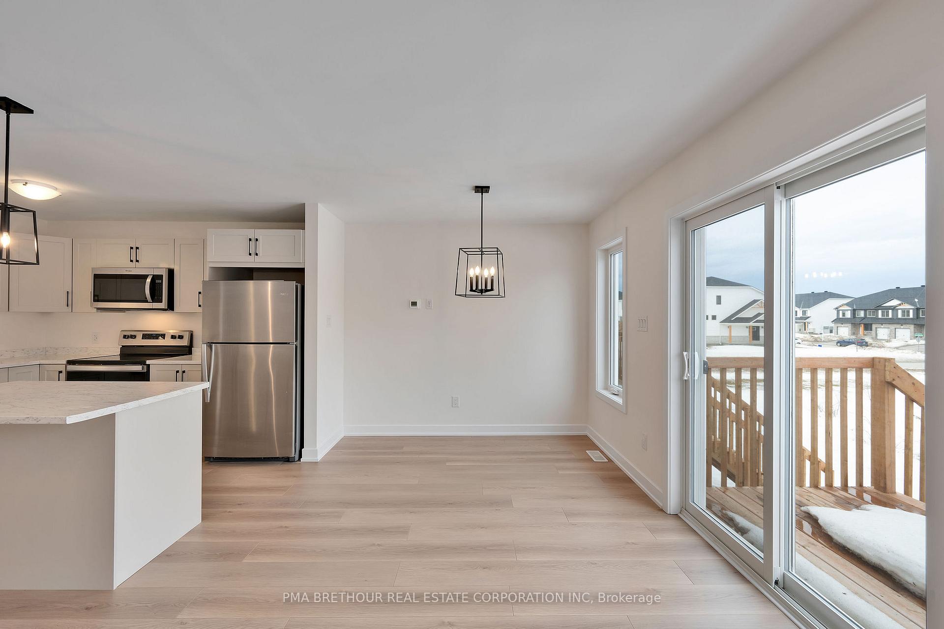Photo 9 of 93 Staples Boulevard, Smiths Falls — HOMEH