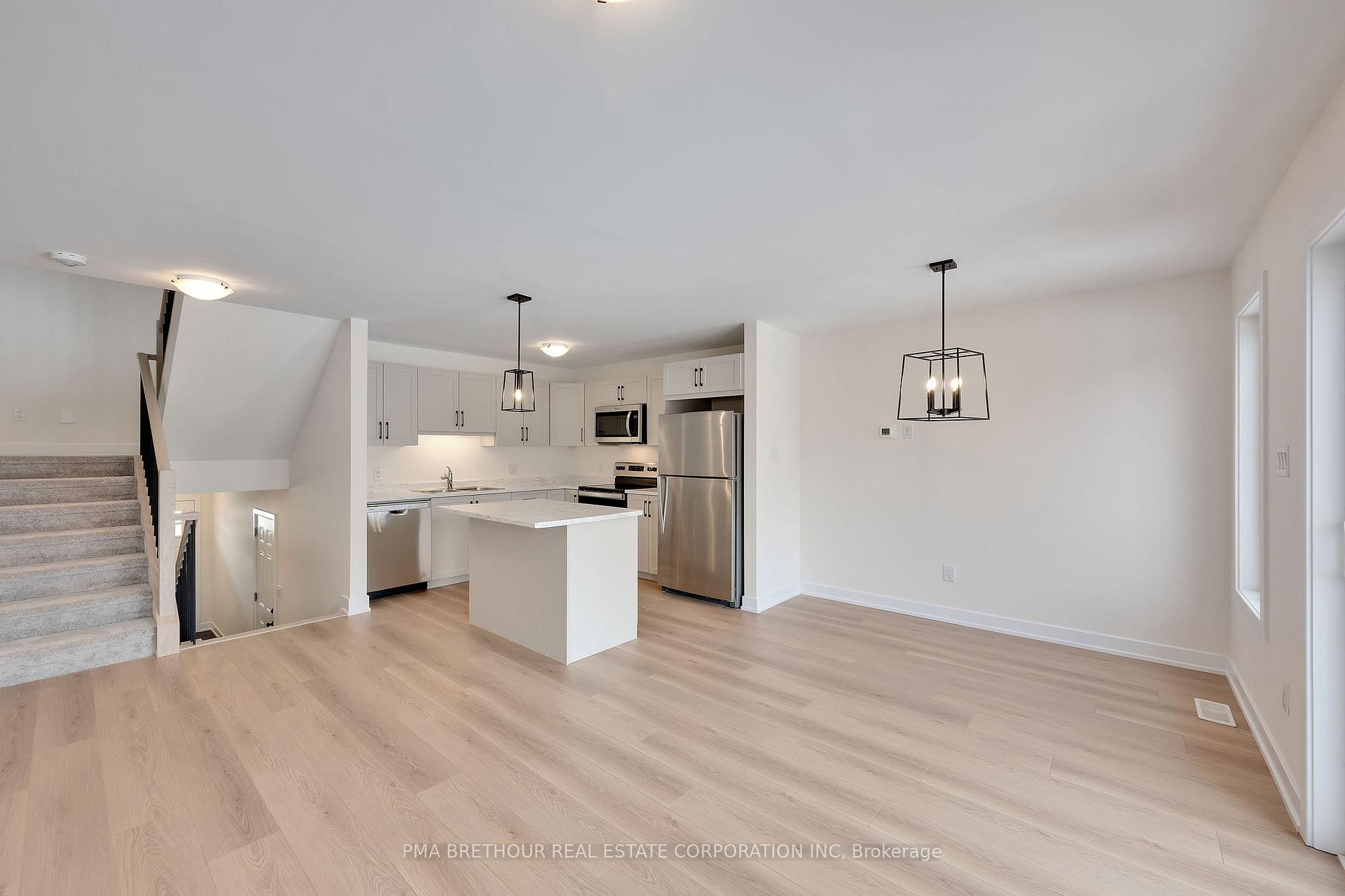 Photo 11 of 93 Staples Boulevard, Smiths Falls — HOMEH