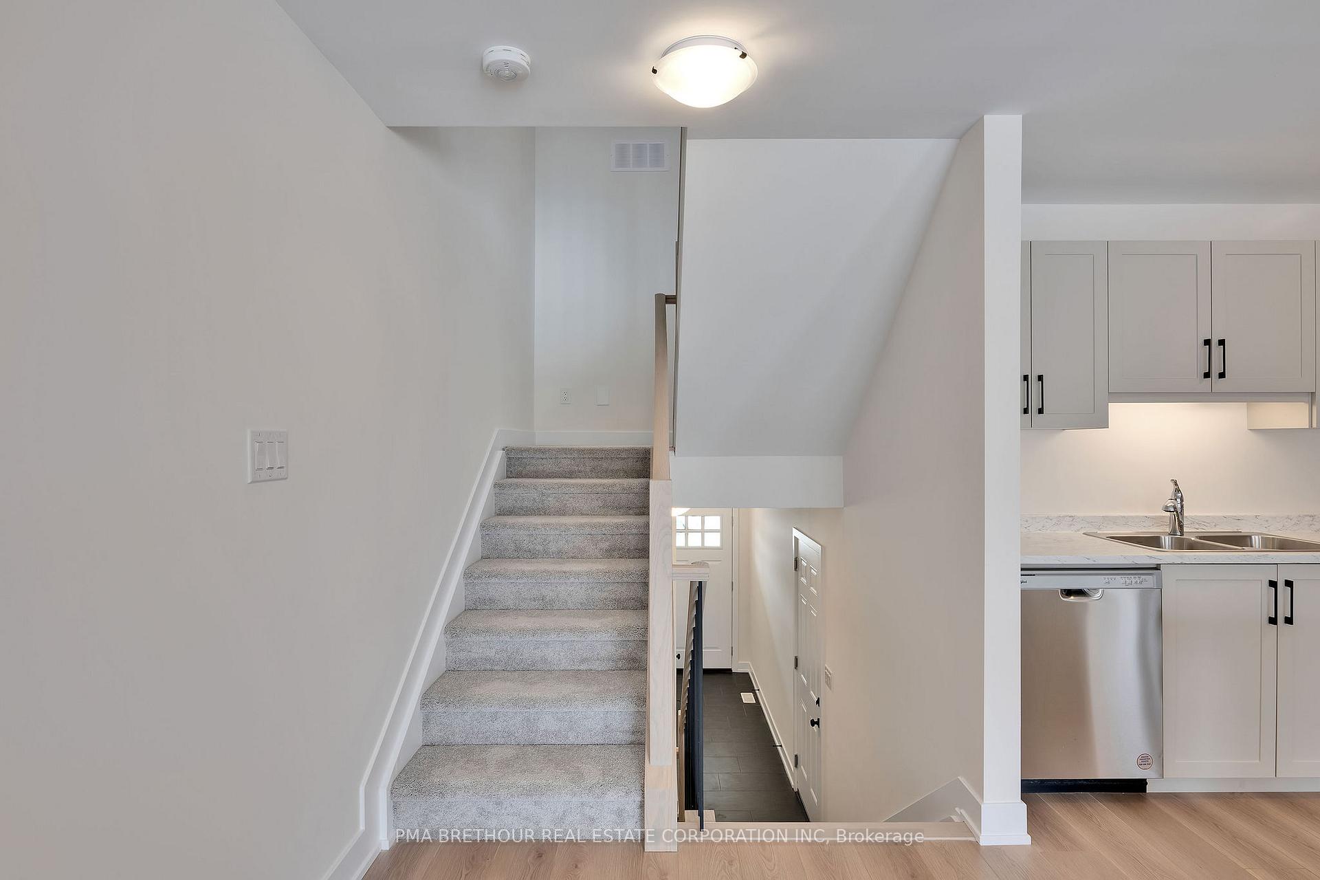 Photo 12 of 93 Staples Boulevard, Smiths Falls — HOMEH